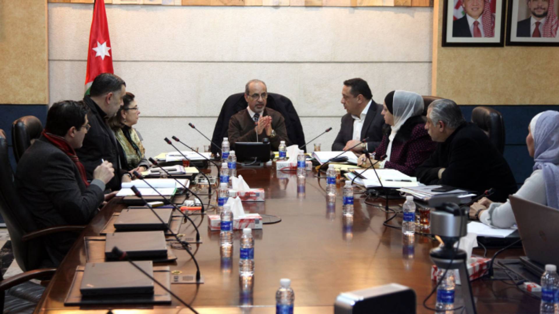 اجتماع وزاري لدراسة إعادة هيكلة قطاعي النقل والطاقة