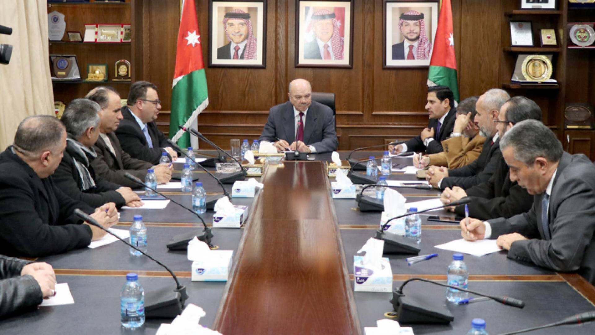 الفايز يدعوا إلى دمجها في 3 تيارات رئيسية يسار ووسط ويمين