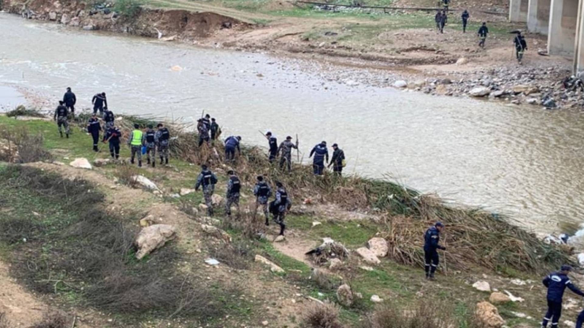 جانب من عمليات بحيث الدفاع المدني عن الشاب الخطيب