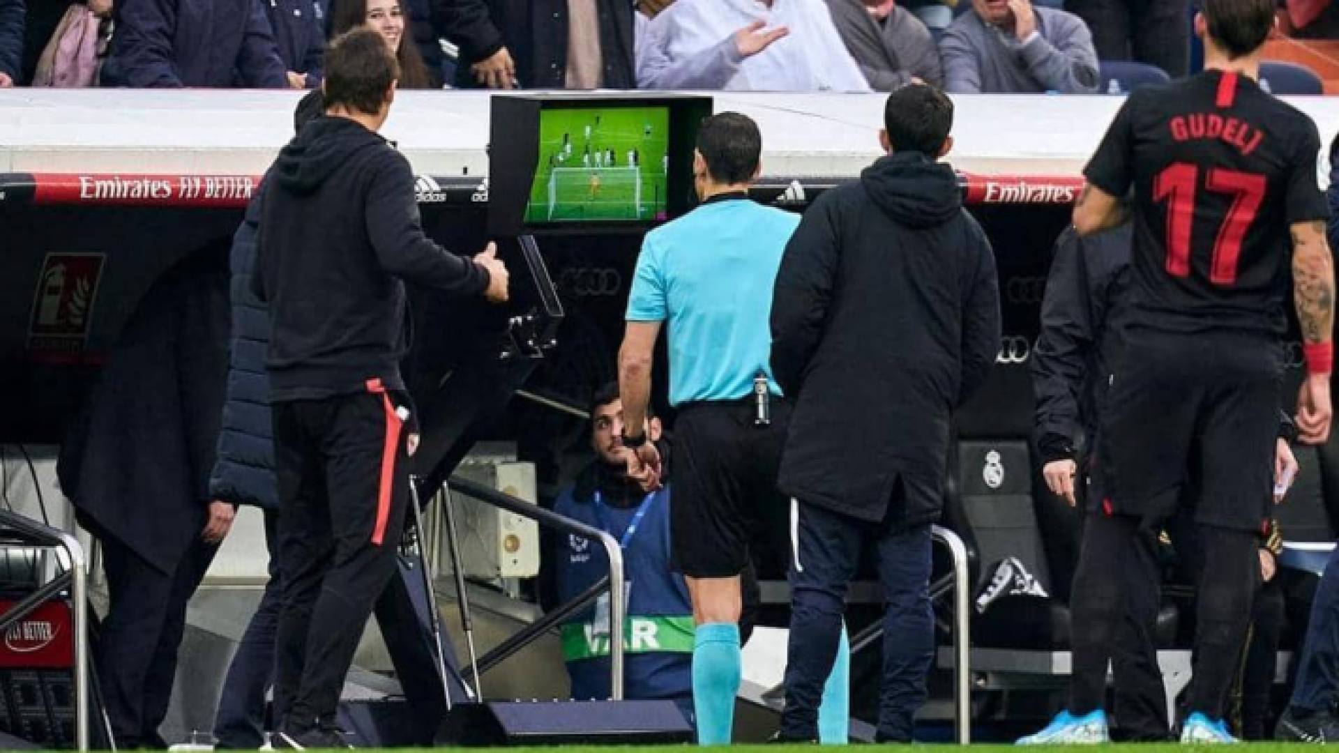 "فضيحة تحكيمية" في ملعب ريال مدريد.. ولوبيتيغي يعلق