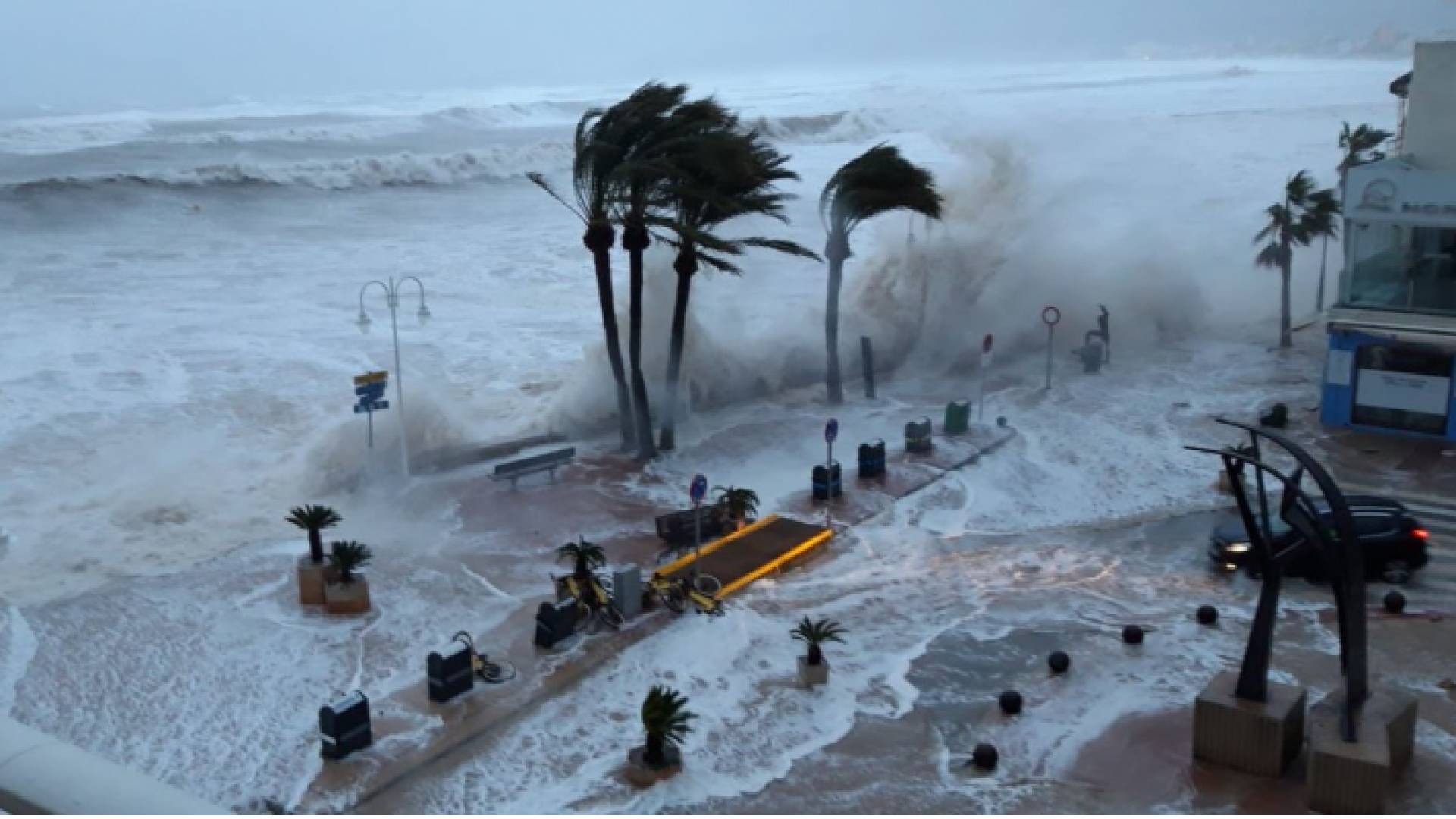 عاصفة تتسبب بمصرع 3 أشخاص وإغلاق مدارس في إسبانيا