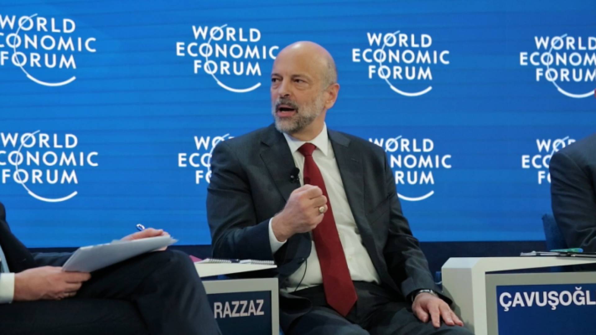 رئيس الوزراء يلتقي عددا من رؤساء الوفود المشاركين في دافوس