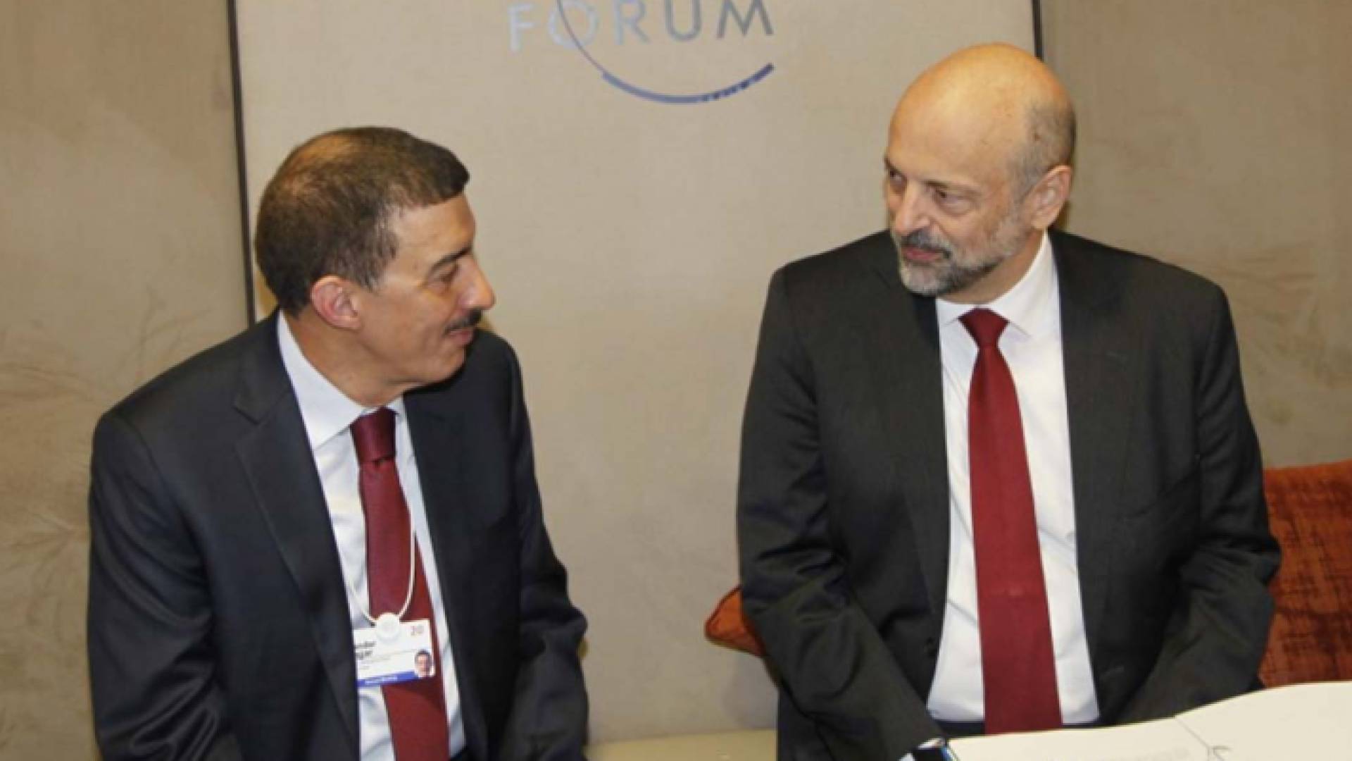 الرزاز يلتقي مسؤولين واقتصاديين في دافوس