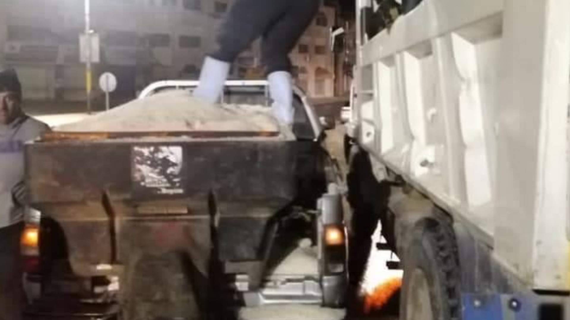 رش الملح على الطرقات في جرش بسبب الانجماد