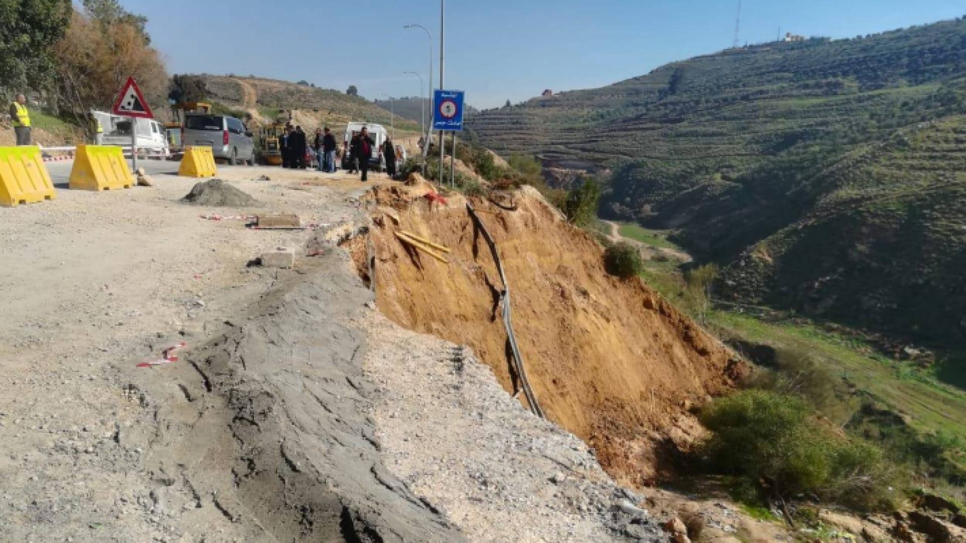 من الانهيار