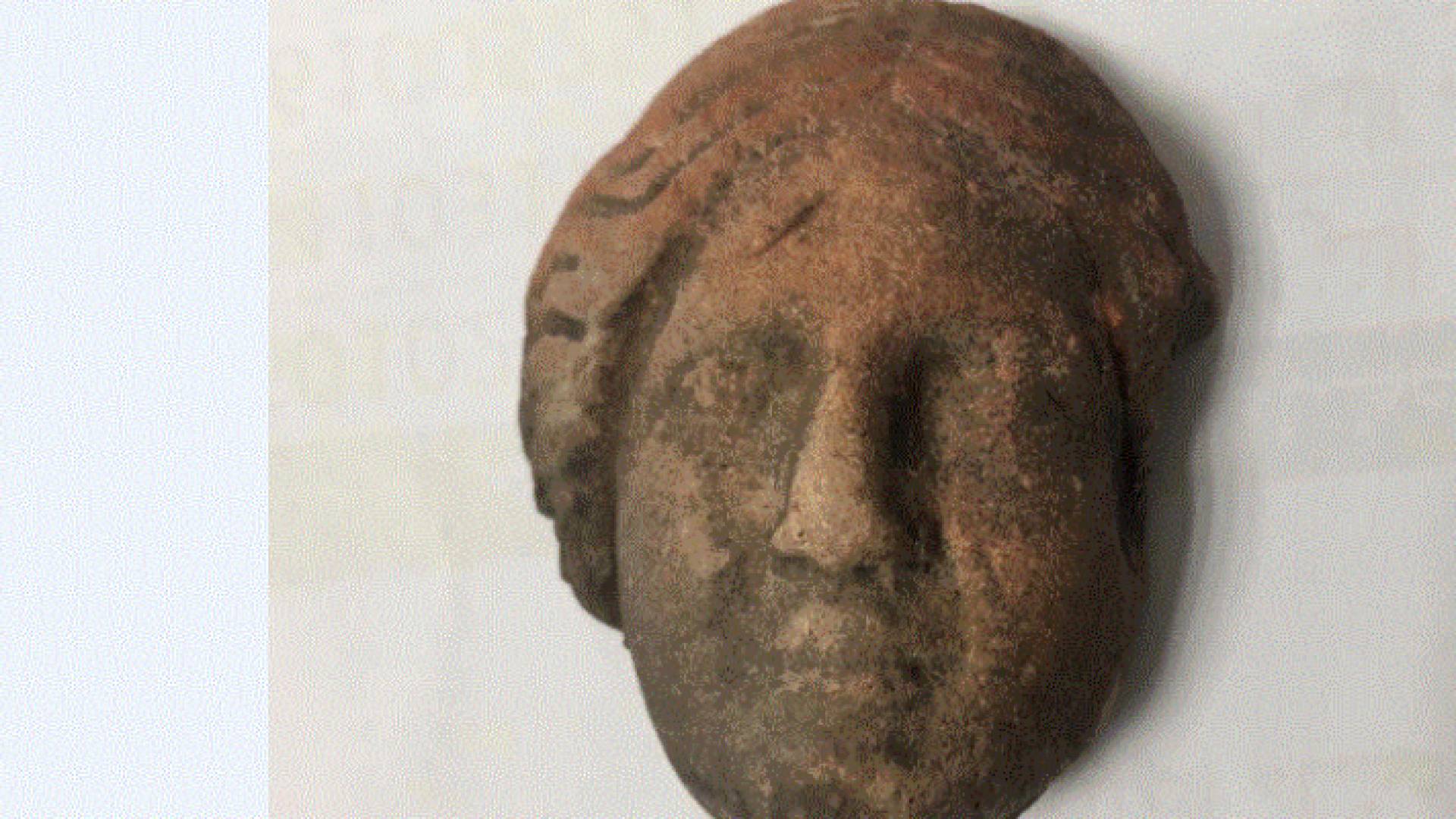 سائح يعثر على على رأس أثري لأمرأة في البترا