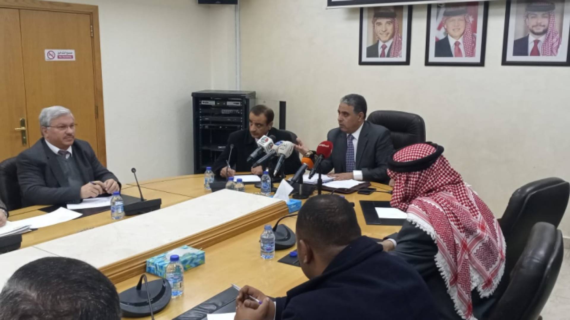 من الاجتماع