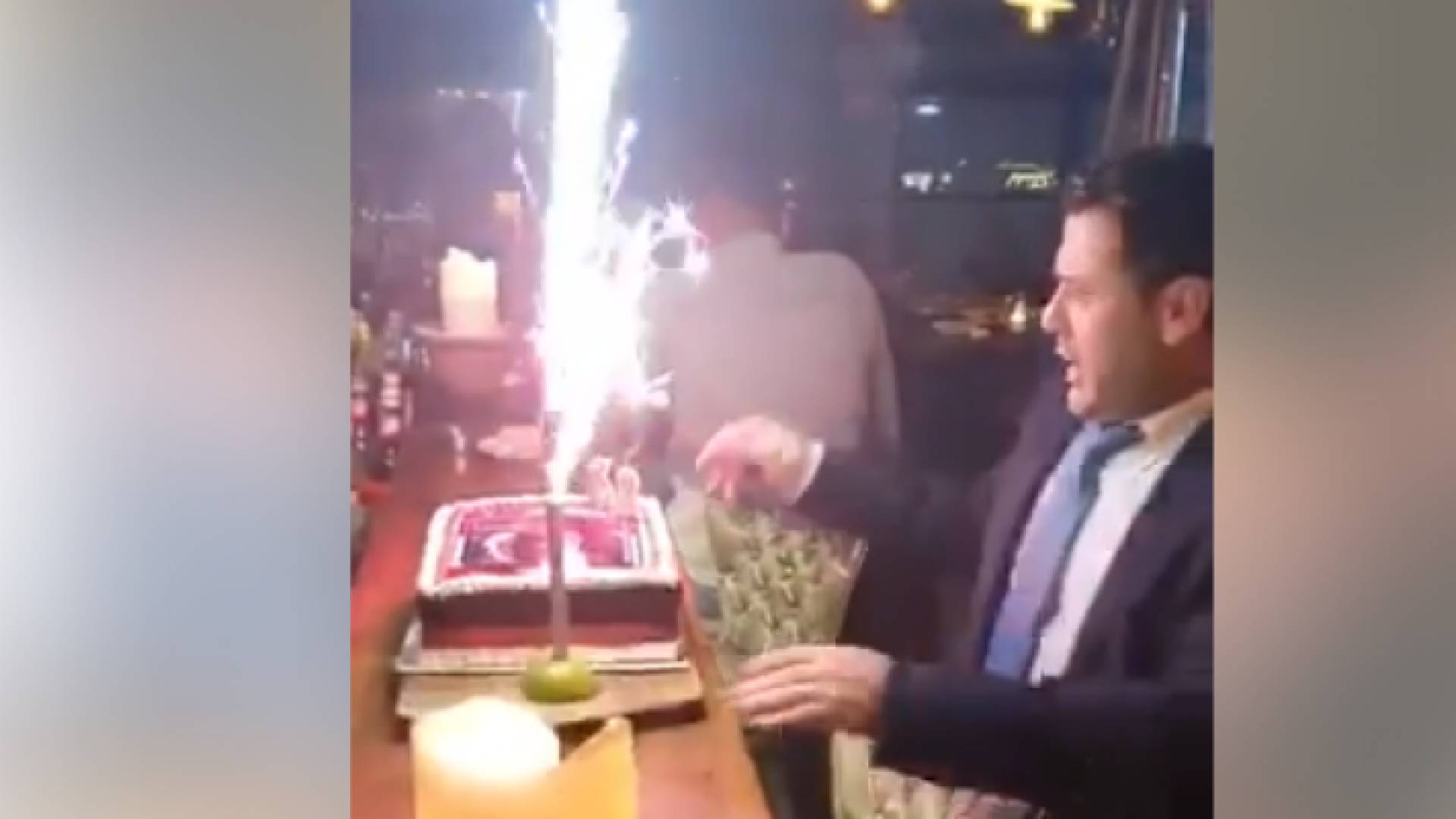 شبان فلسطينيون يحتفلون بعيد ميلاد جلالة الملك