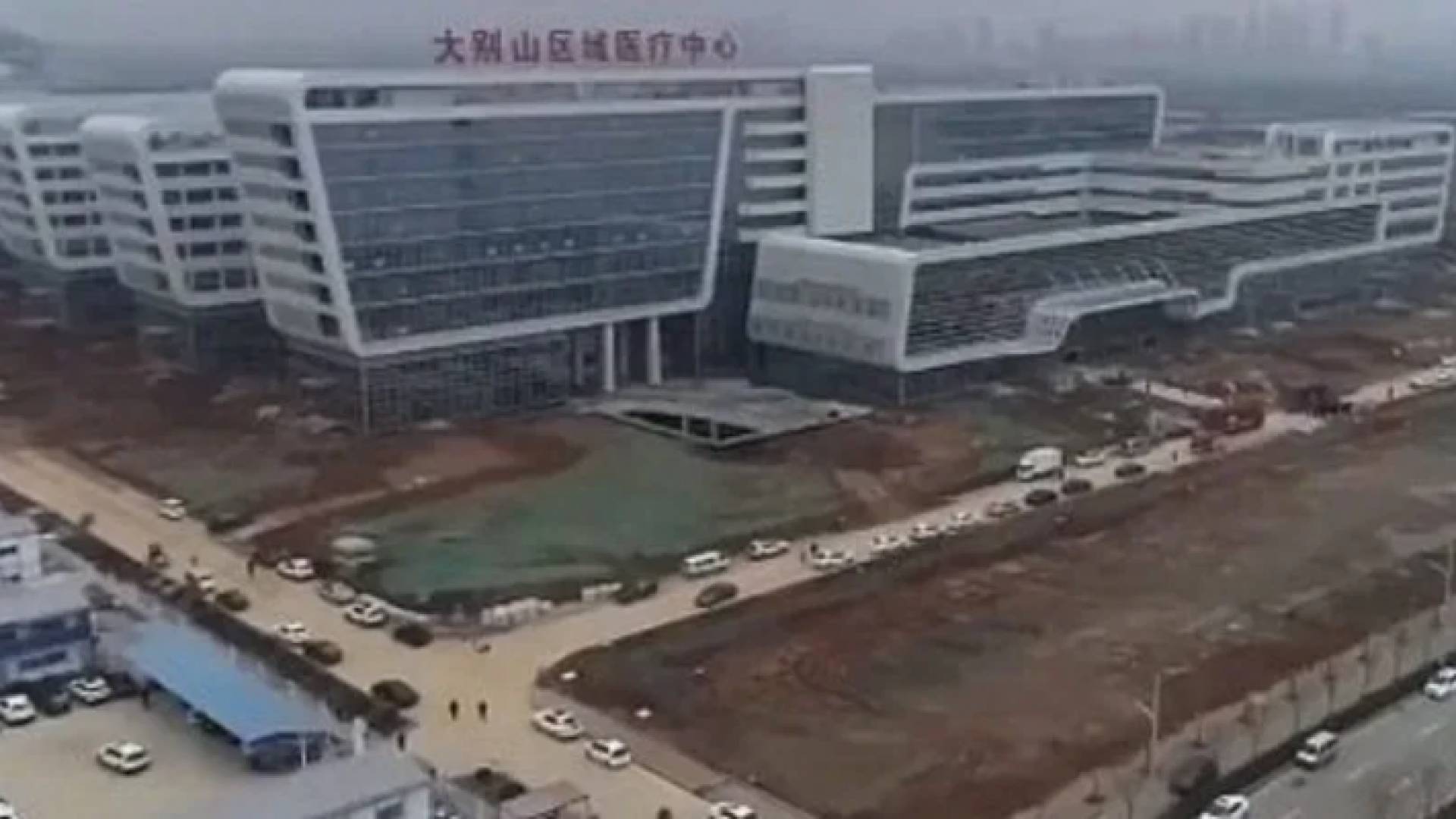 صورة للمبنى الذي تحويله لمستشفى في ووهان الصينية