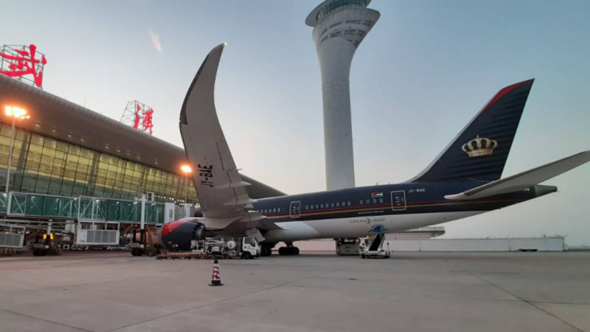 طائرة الملكية الناقلة للأردنيين من الصين