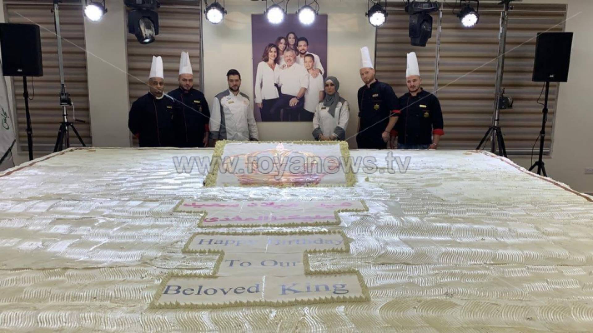 صناعة أكبر قالب كيك في الأردن احتفالا بمناسبة عيد ميلاد جلالة الملك