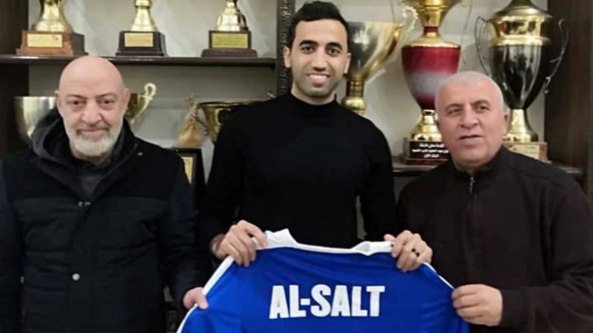 محمد مصطفى يوقع للسلط