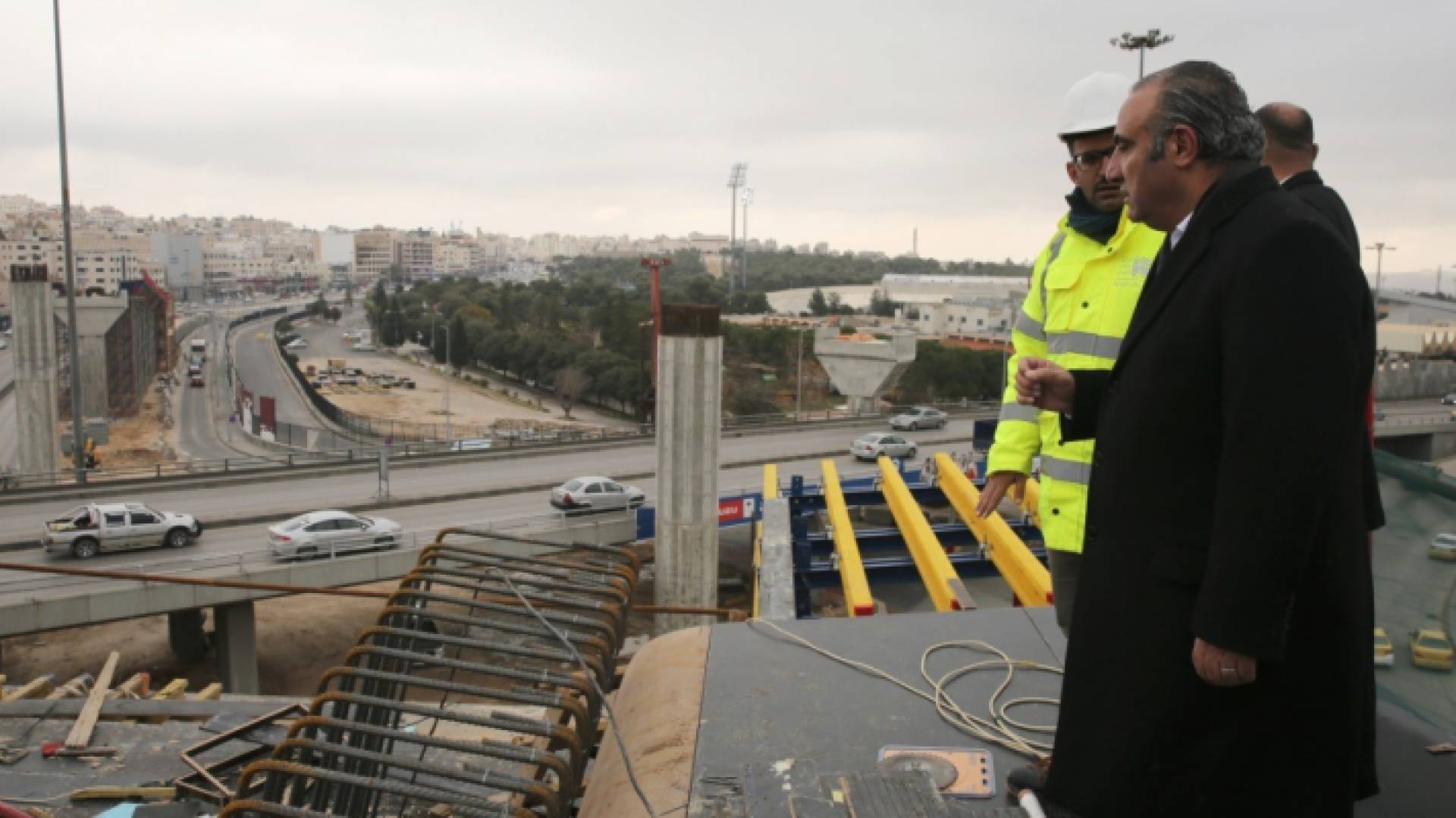 أمين عمان يتابع اعمال البنية التحتية للباص سريع التردد