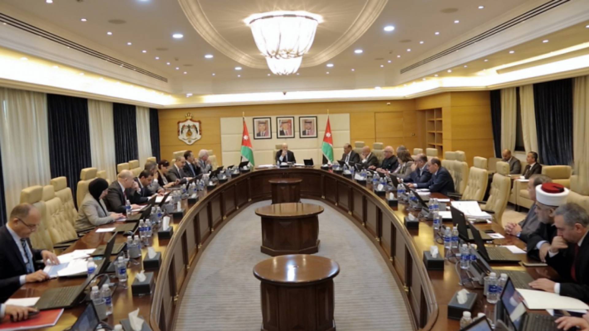 جانب من جلسة مجلس الوزراء