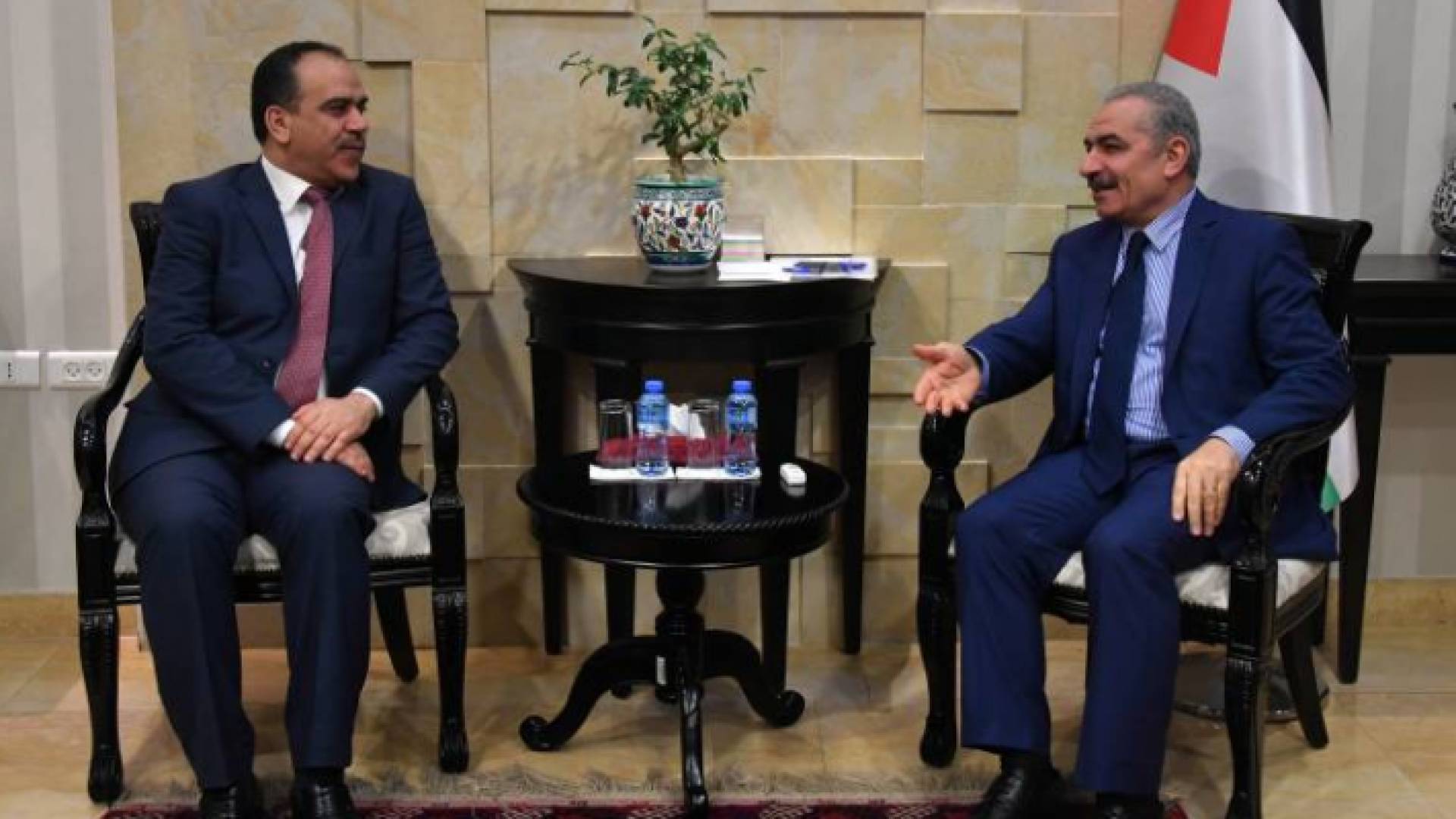 الوزراء الفلسطيني ووزير الزراعة إبراهيم الشحاحدة