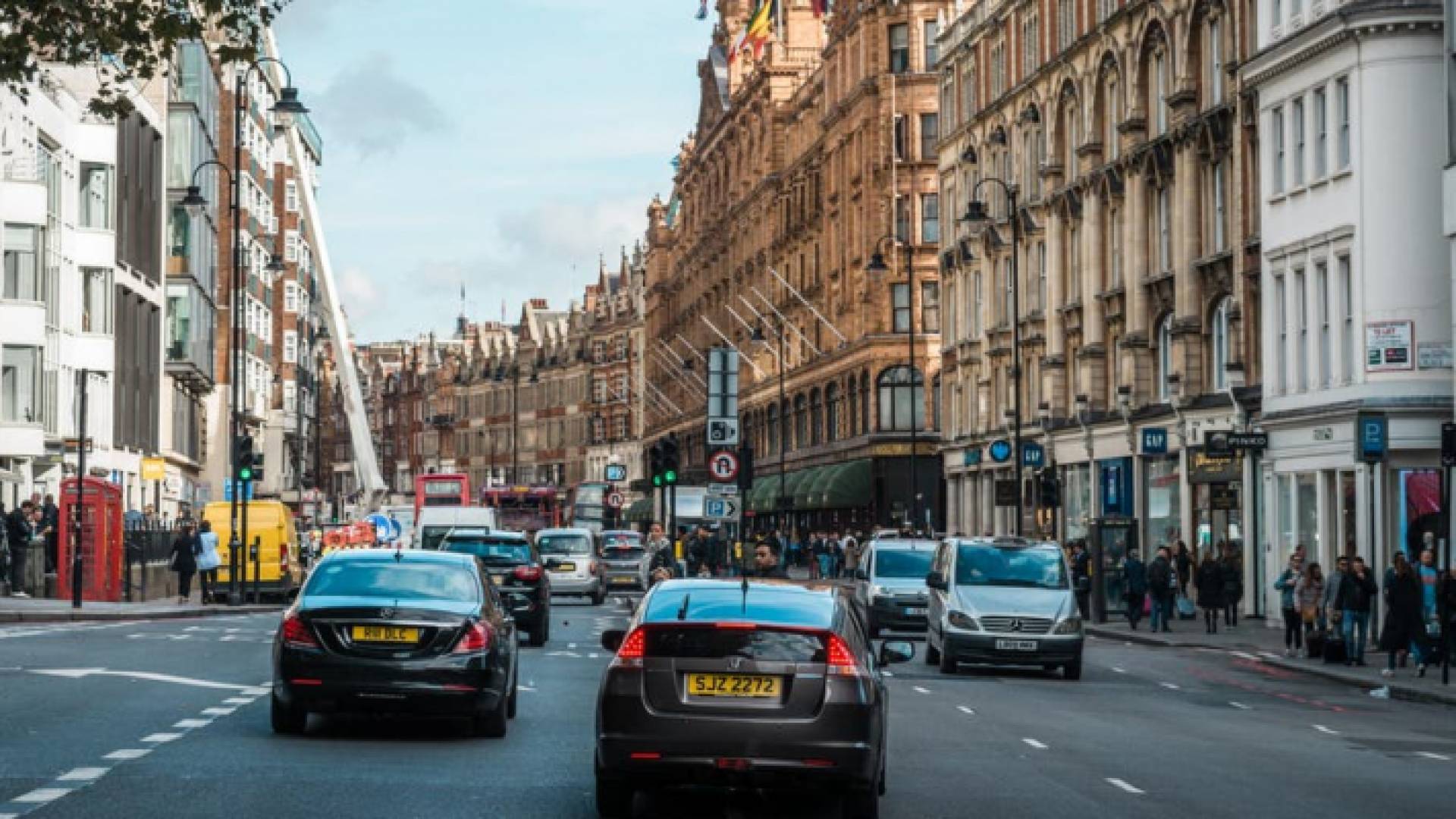 بريطانيا تعلن حظر سيارات البنزين والديزل بعد 15 عاما