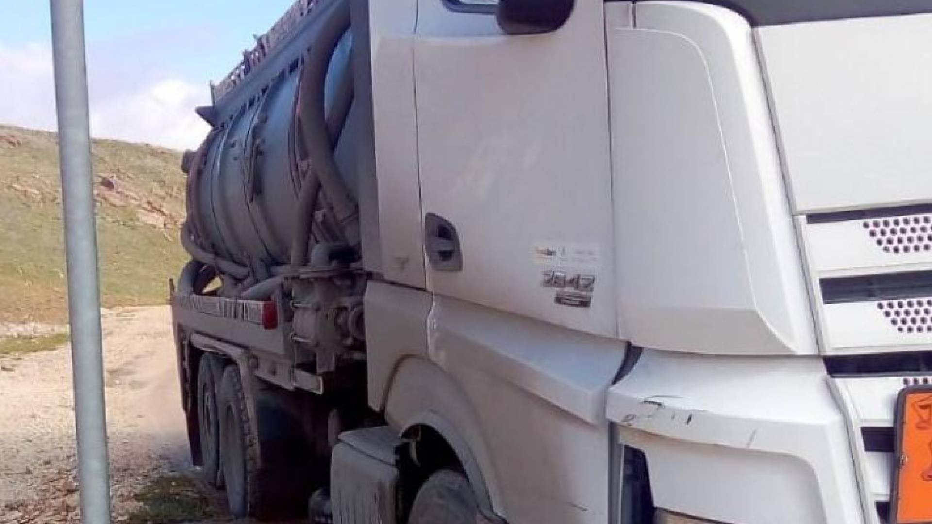 ضبط صهريج نضح يفرغ حمولته في مرج الحمام