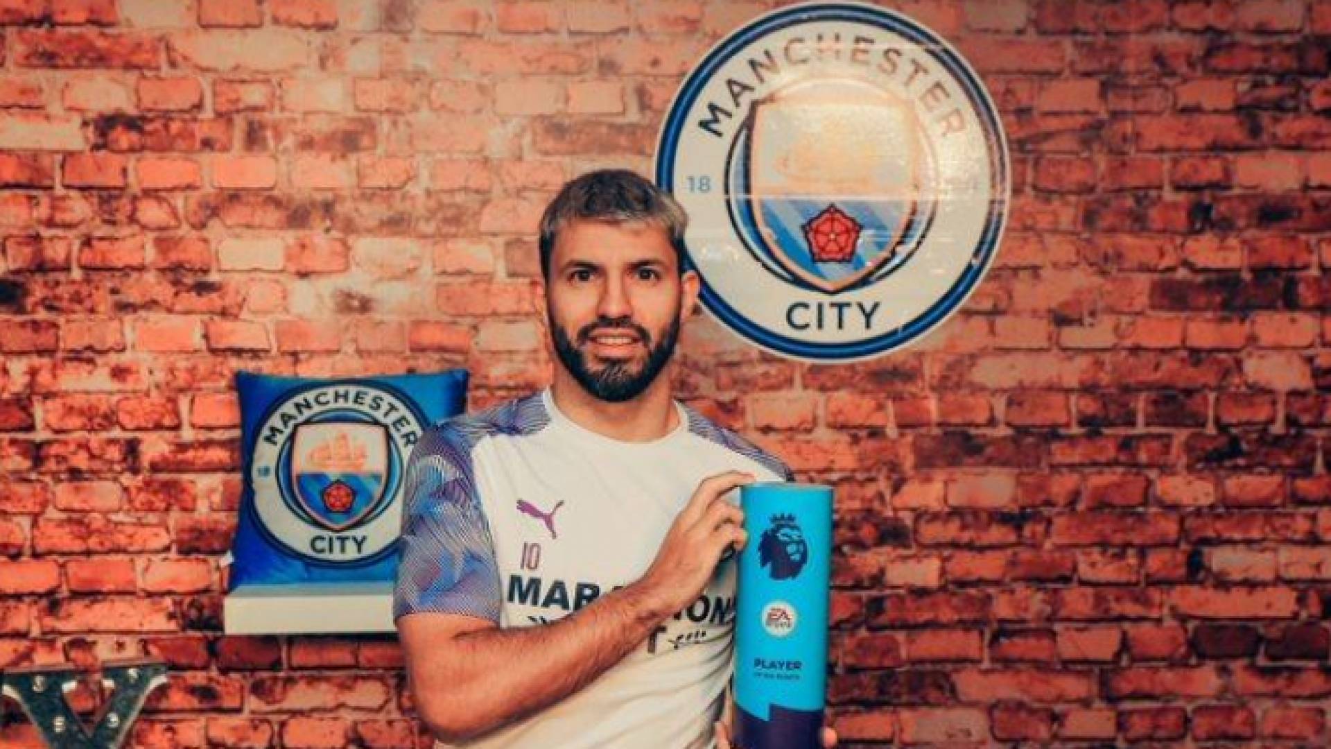 المهاجم الأرجنتيني سيرجيو أغويرو