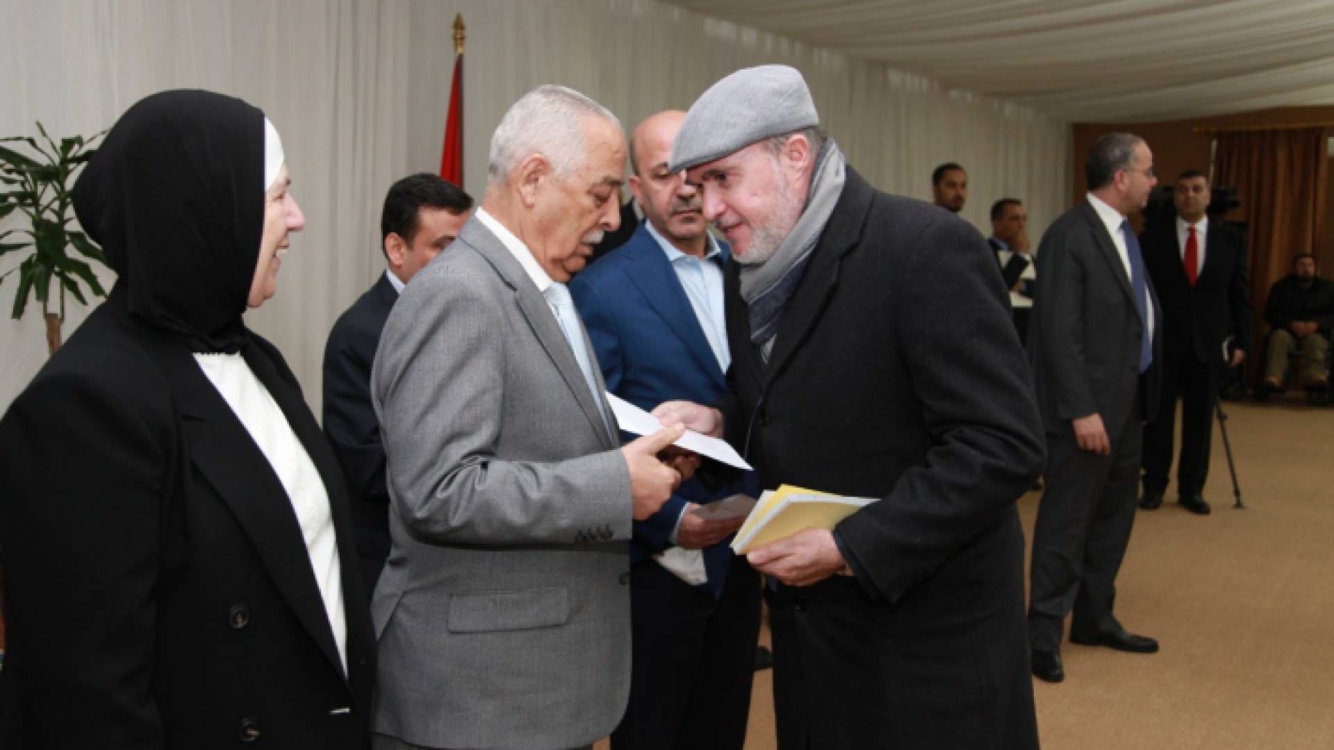 العيسوي يسلم الدعم الملكي لمراكز وجمعيات أيتام ومسنين وذوي الاعاقة