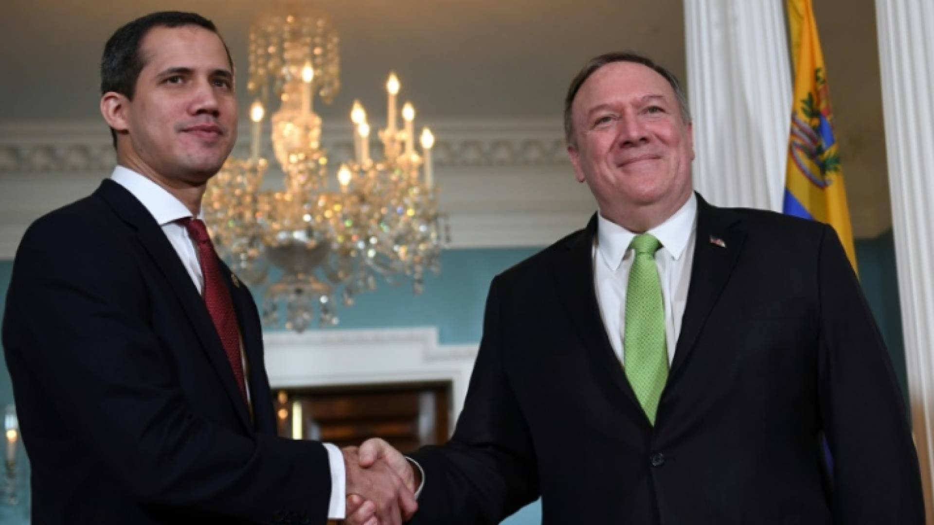 بومبيو مستقبلا غوايدو في وزارة الخارجية في واشنطن