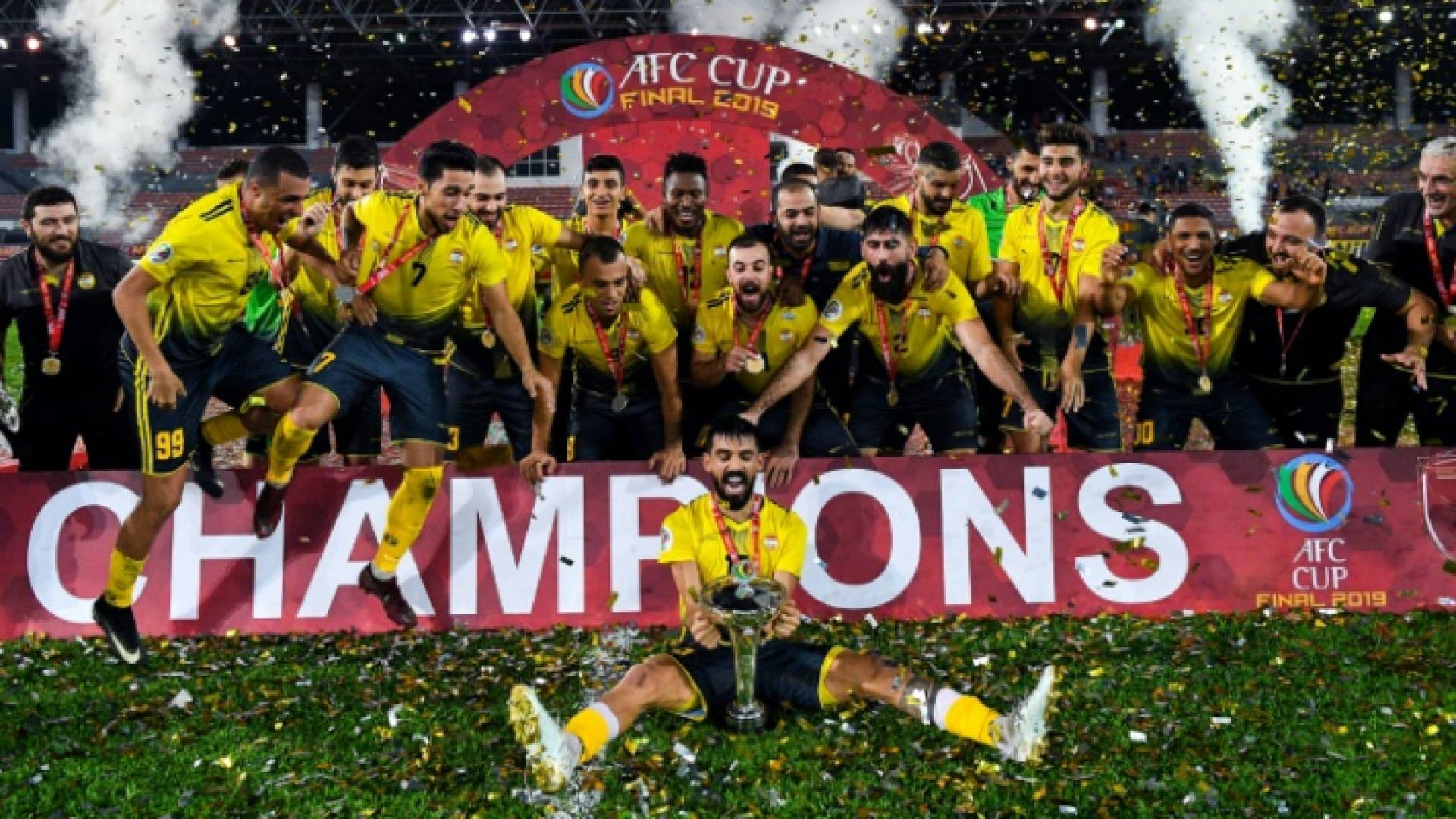 العهد اللبناني يدافع عن لقبه وسط ظروف صعبة تحيط بالنادي