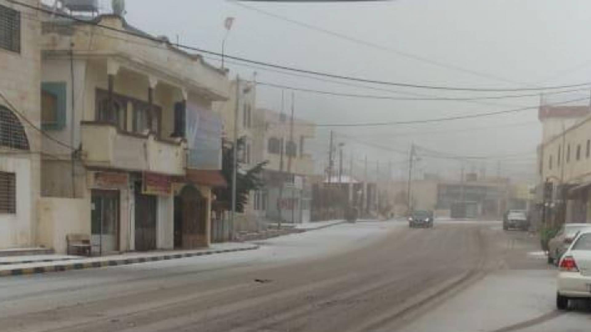 ثلوج خفيفة في منطقة لواء البترا