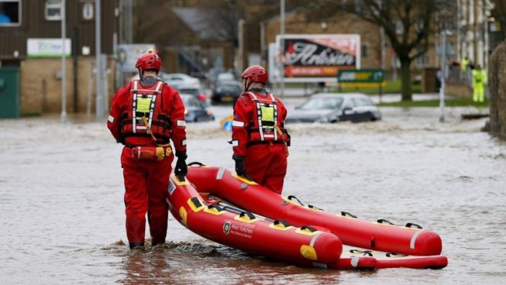 العاصفة سيارا تشل حركة النقل والطيران في أوروبا
