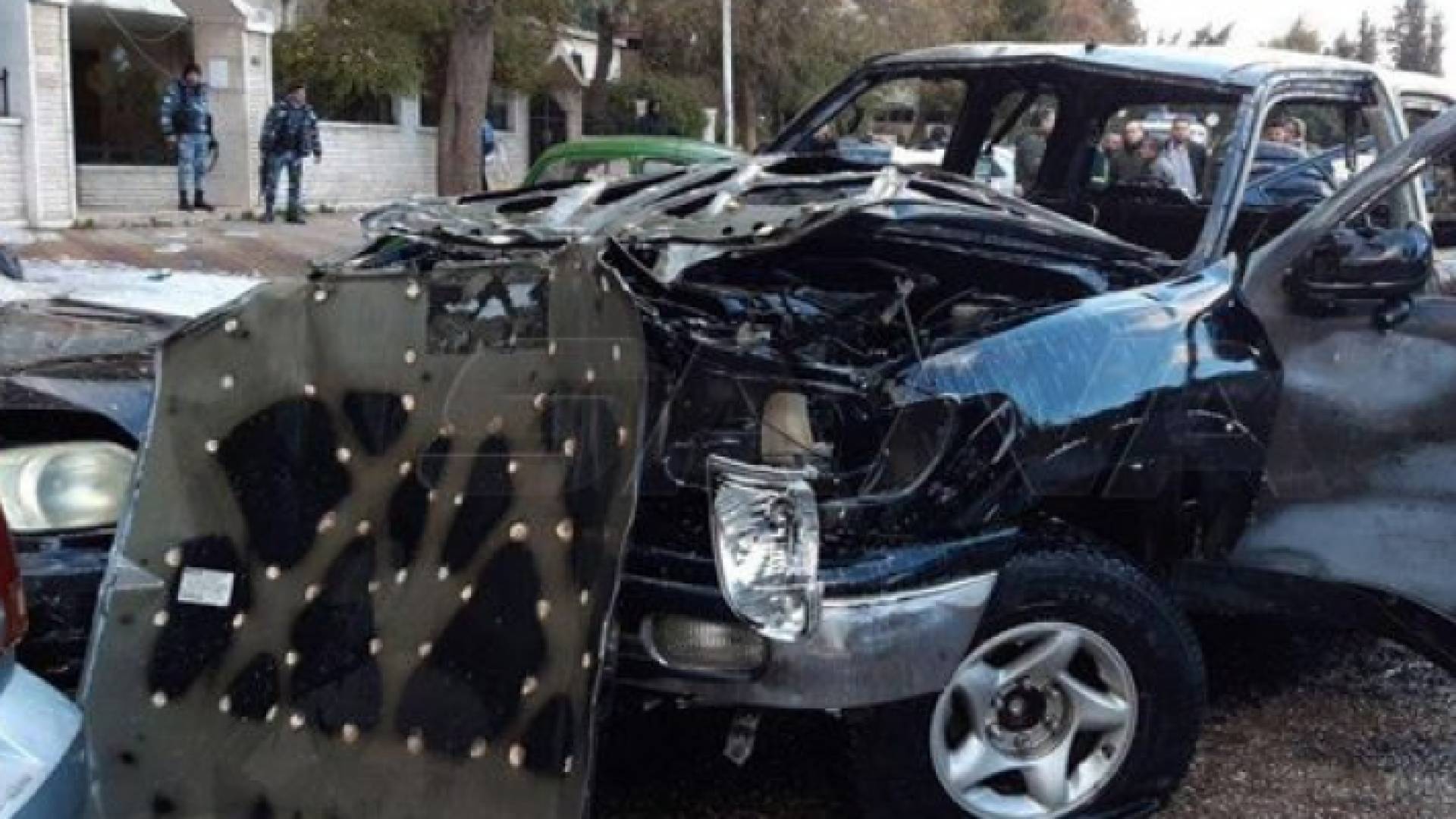 من موقع الانفجار