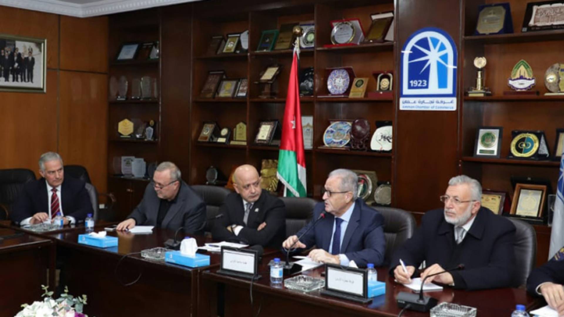 من الاجتماع
