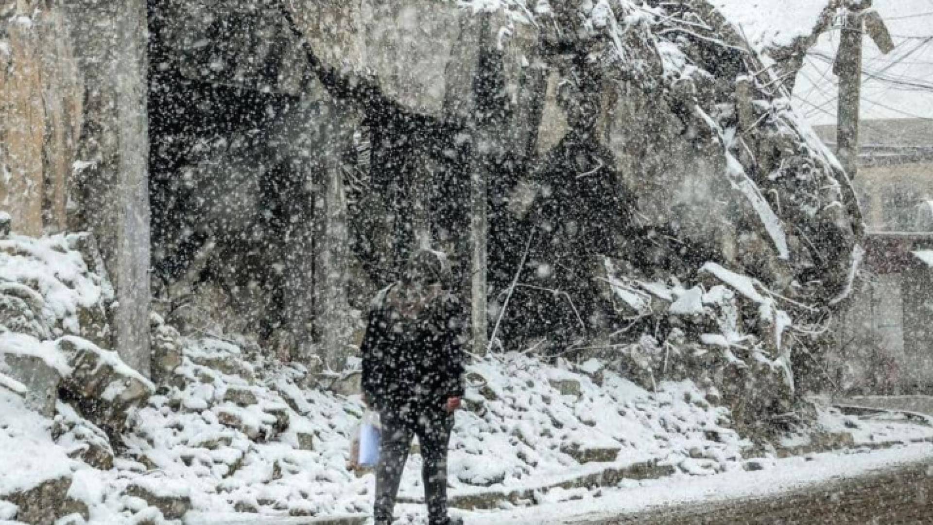 ظاهرة "نادرة" الحدوث.. تساقط ثلوج في بغداد