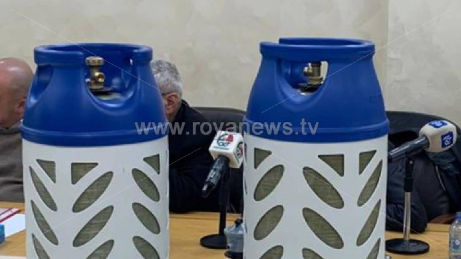 أسطوانات الغاز البلاستيكية