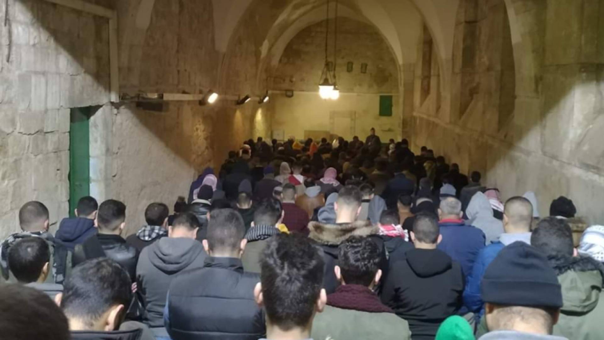 صلاة فجر حاشدة في الأقصى