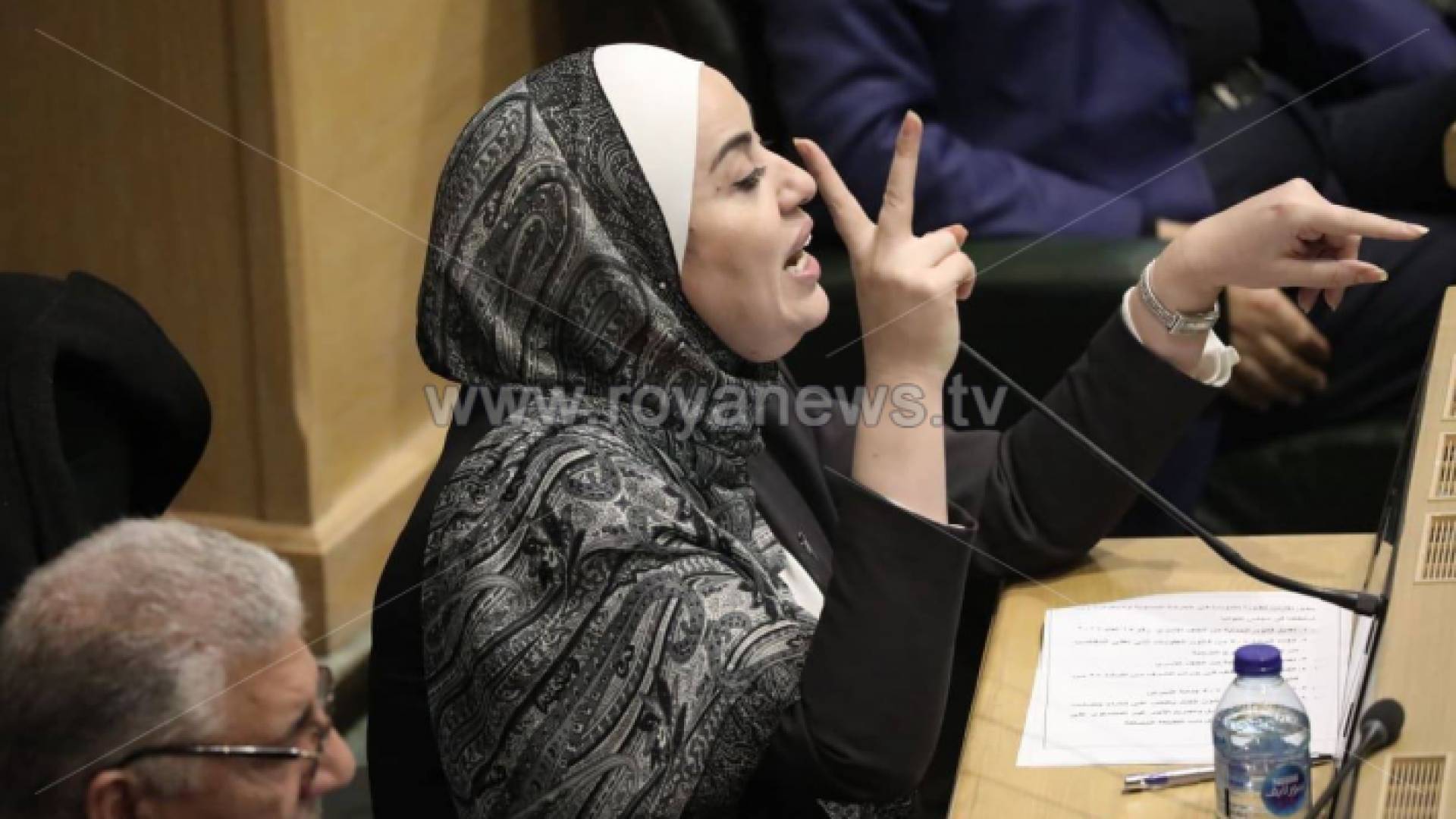 النائب وفاء بني مصطفى