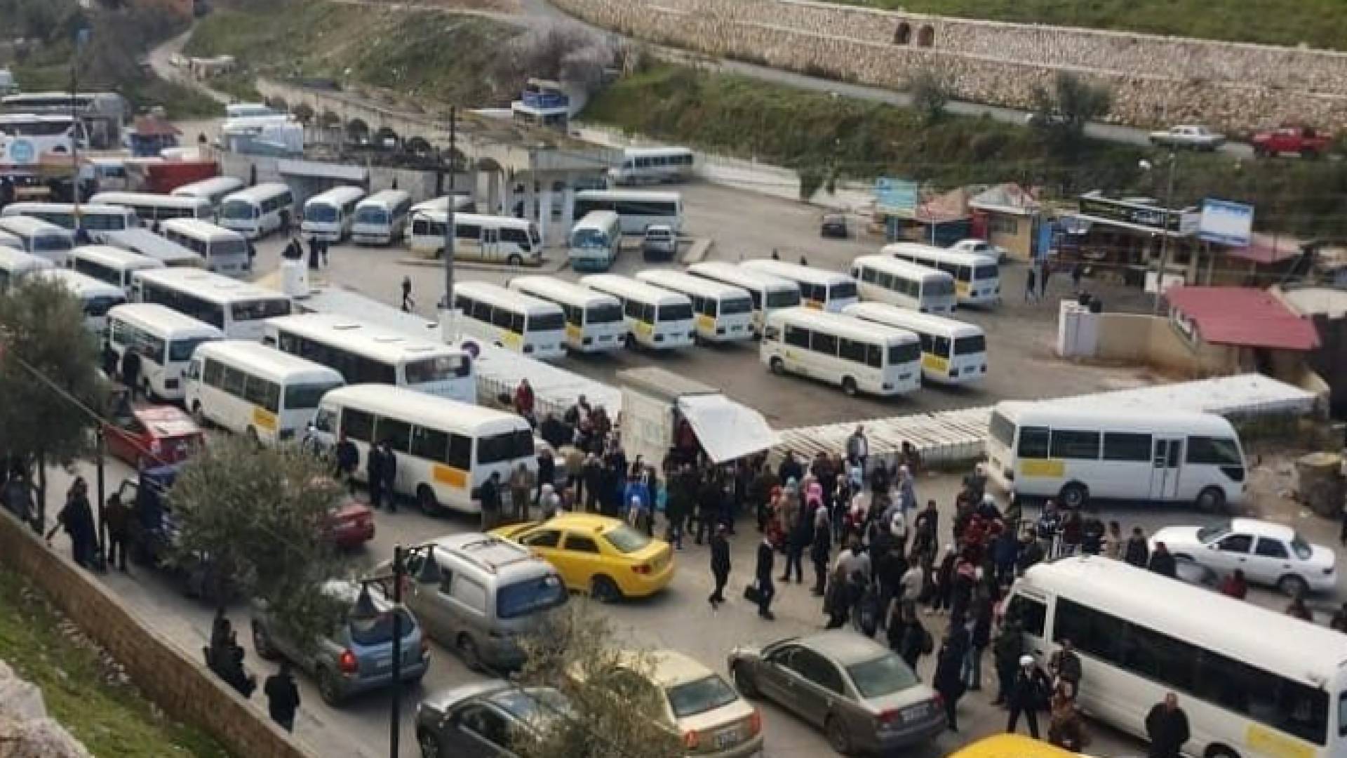 إضراب الباصات سبب أزمة سير خانقة