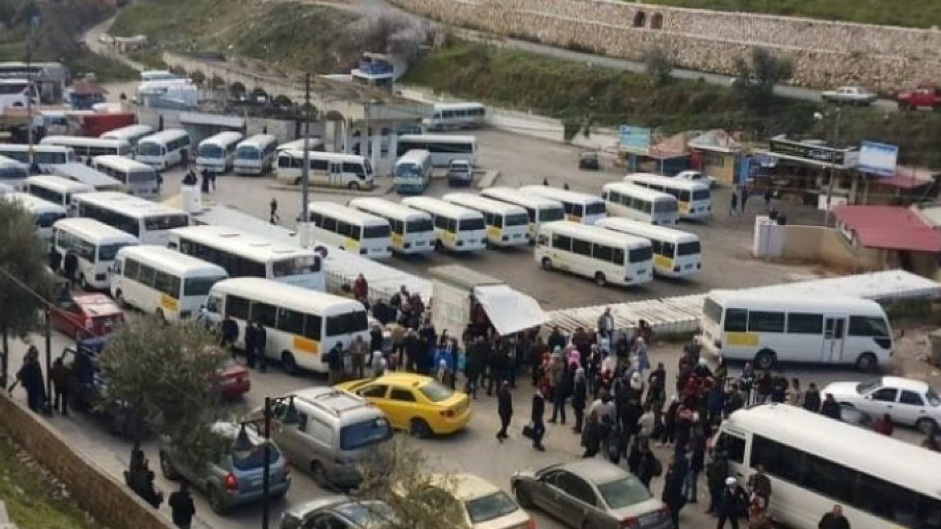 إيقاف قرار تخفيض العمر التشغيلي للحافلات