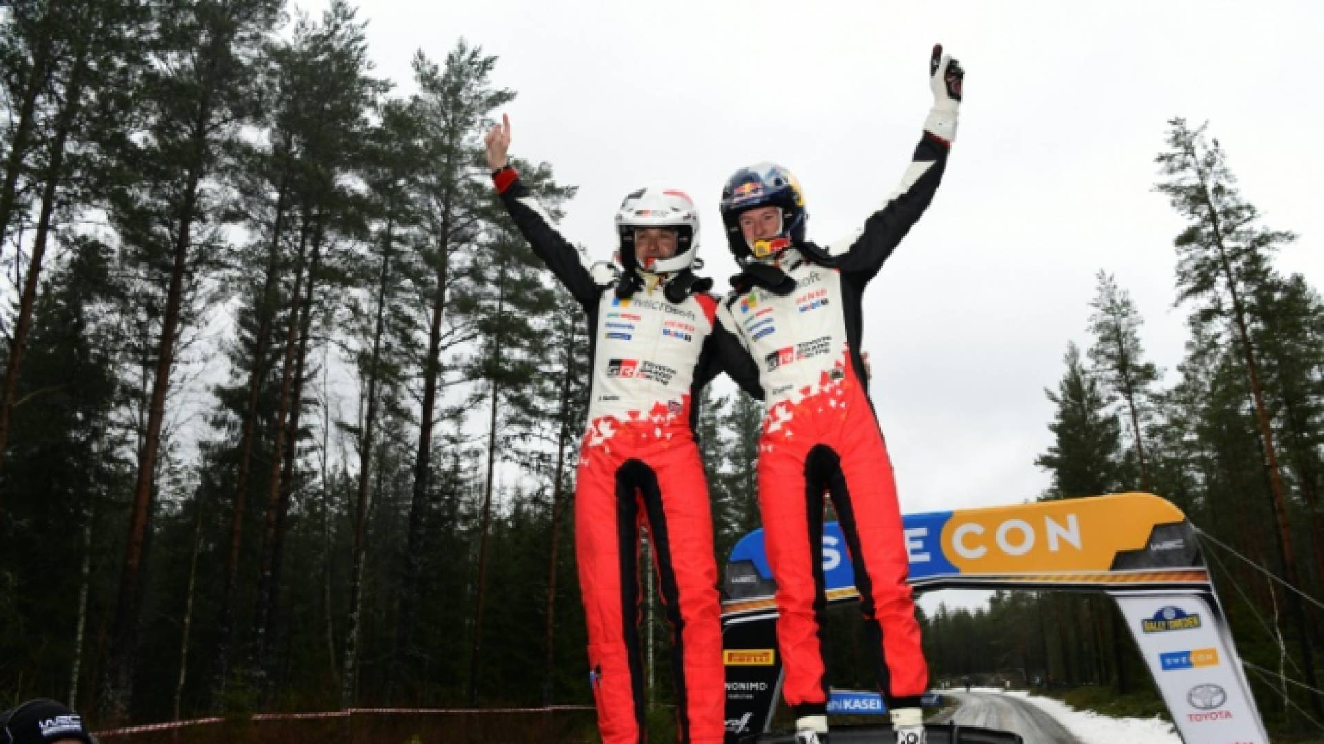 رالي السويد: إيفانز يتصدر الترتيب العام بفوزه الثاني في البطولة