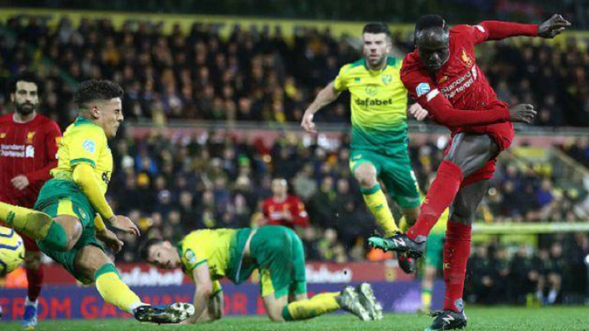 ليفربول يواصل زحفه نحو اللقب بفوز صعب على نوريتش سيتي