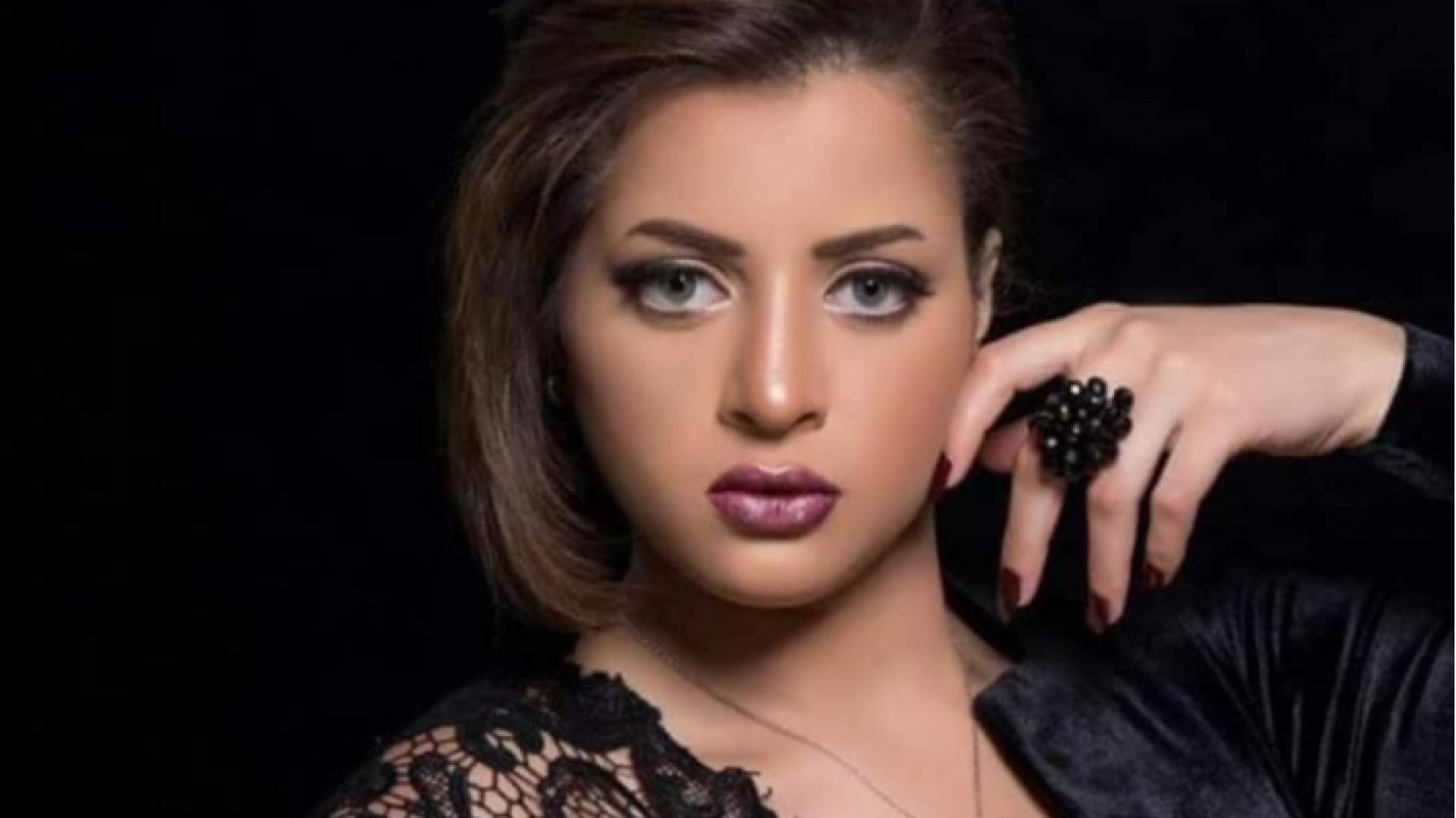 الممثلة المصرية منى فاروق