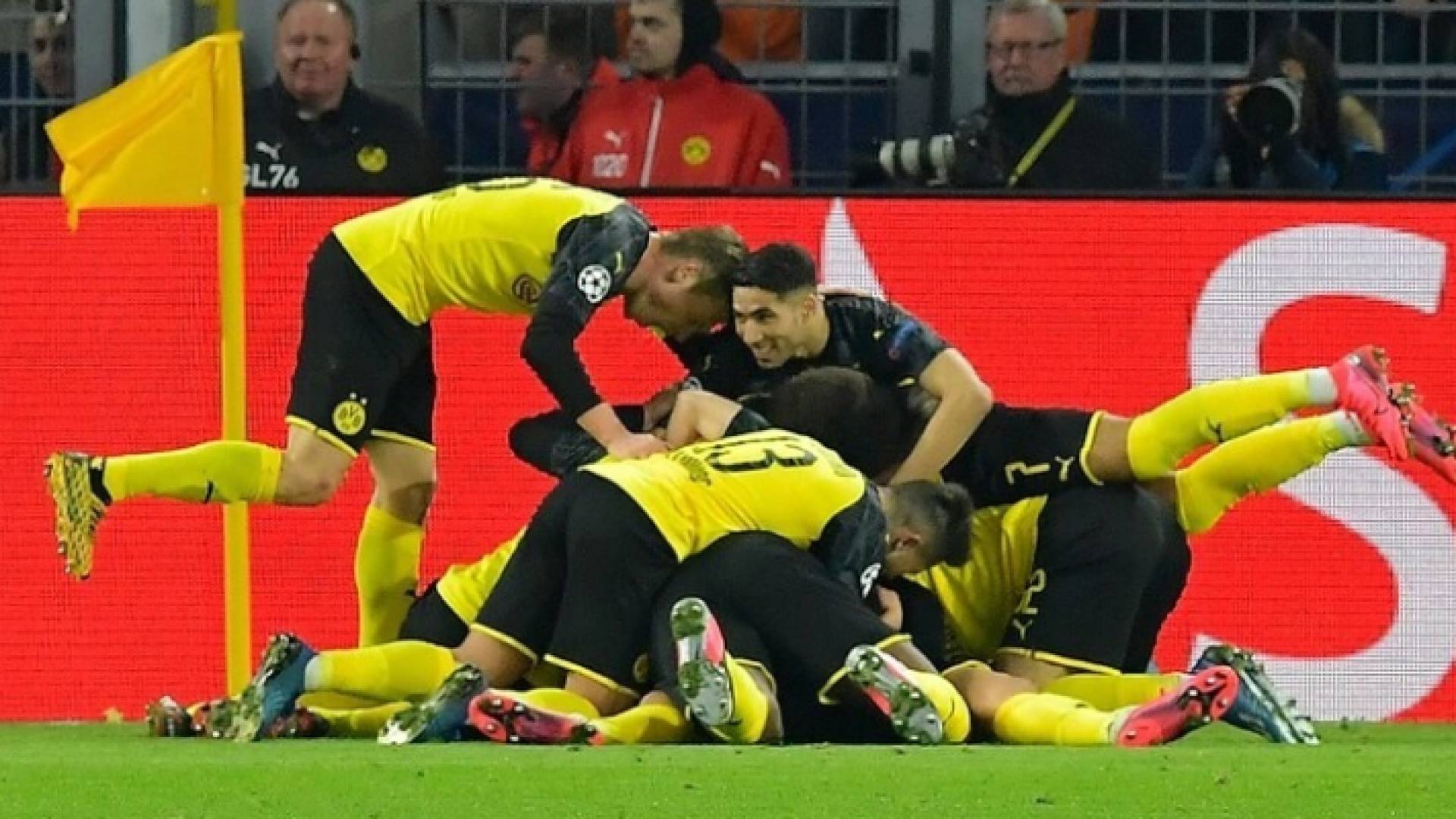 هالاند يقود دورتموند لانتصار مهم على باريس سان جيرمان