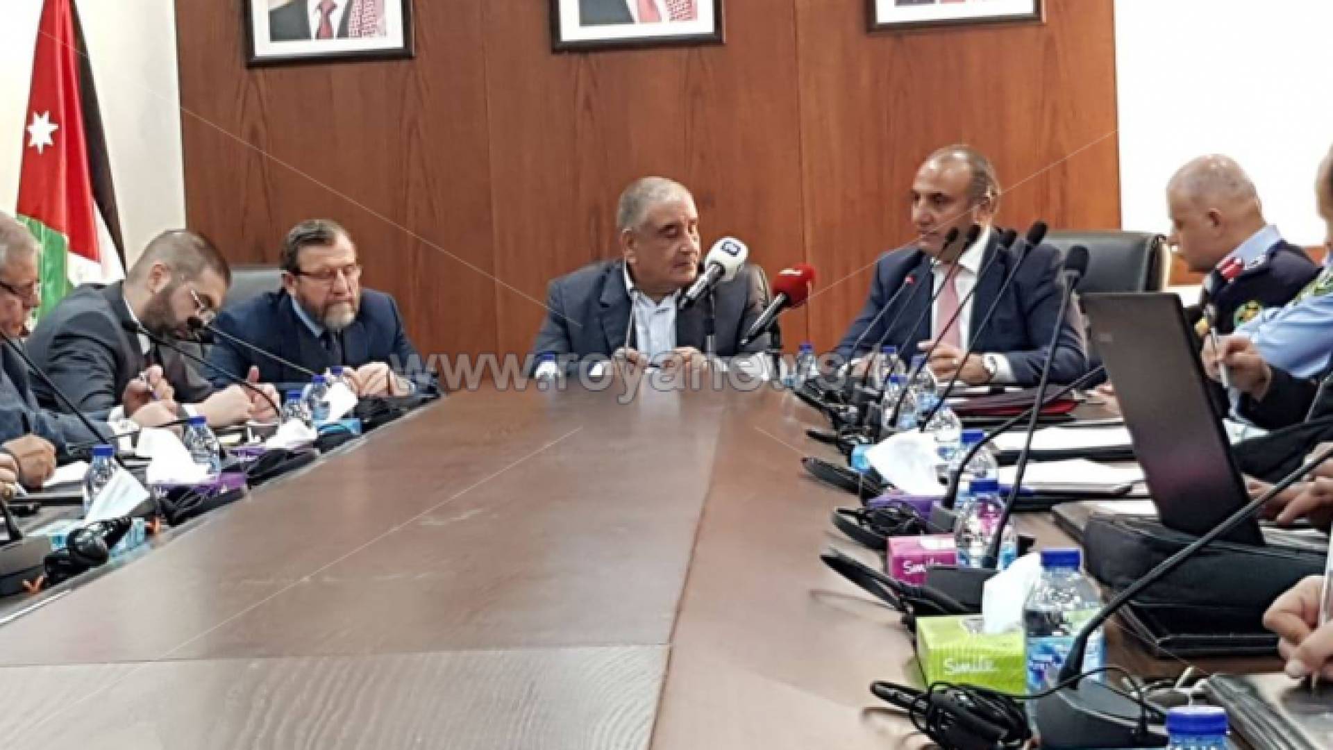 من اجتماع اللجنة