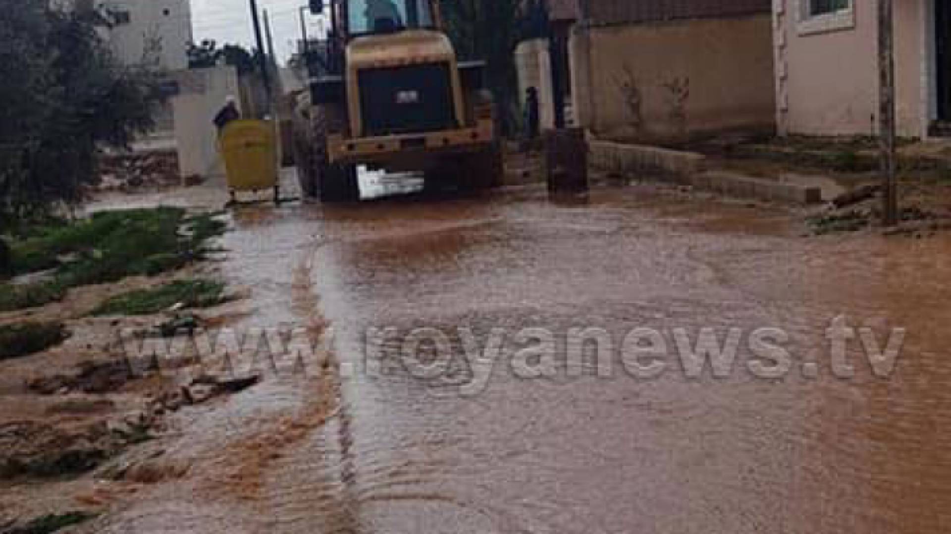 انهيار إحدى البرك الزراعية في الرمثا يتسبب بمداهمة المياه لبعض المنازل