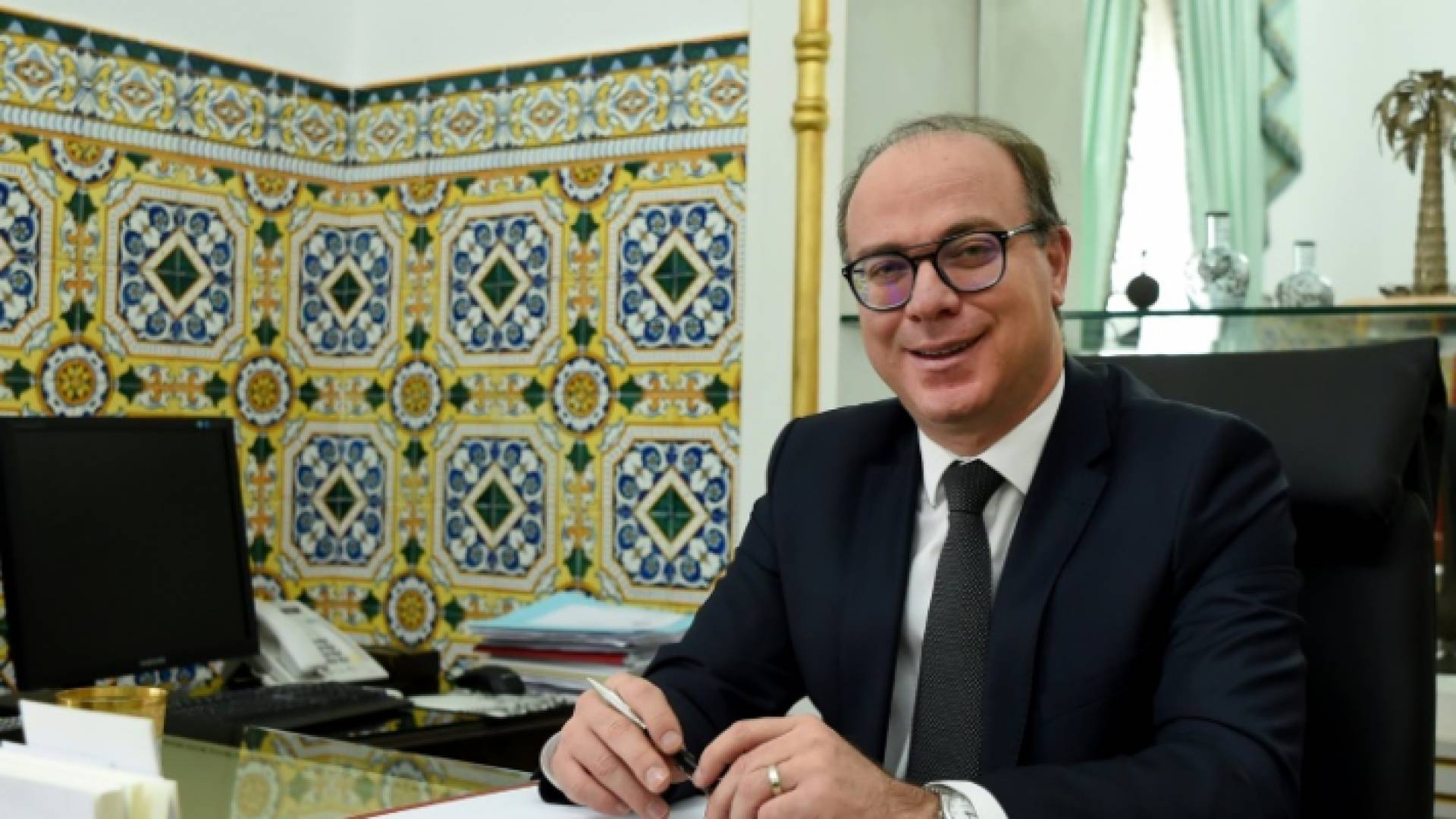 رئيس الوزراء التونسي المكلف الياس الفخفاخ في مكتبه في قرطاج في العاصمة تونس