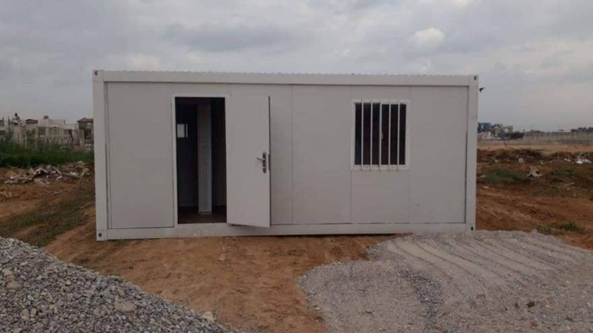 مركز للحجر الصحي خشية كورونا واحتجاجات في أريحا