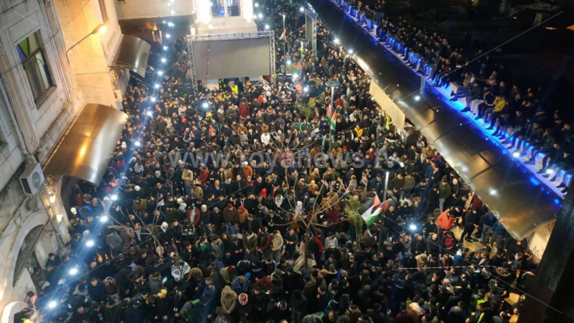 الآلاف يصلون الفجر في مساجد فلسطين ويبتهلون لتحرير الأقصى