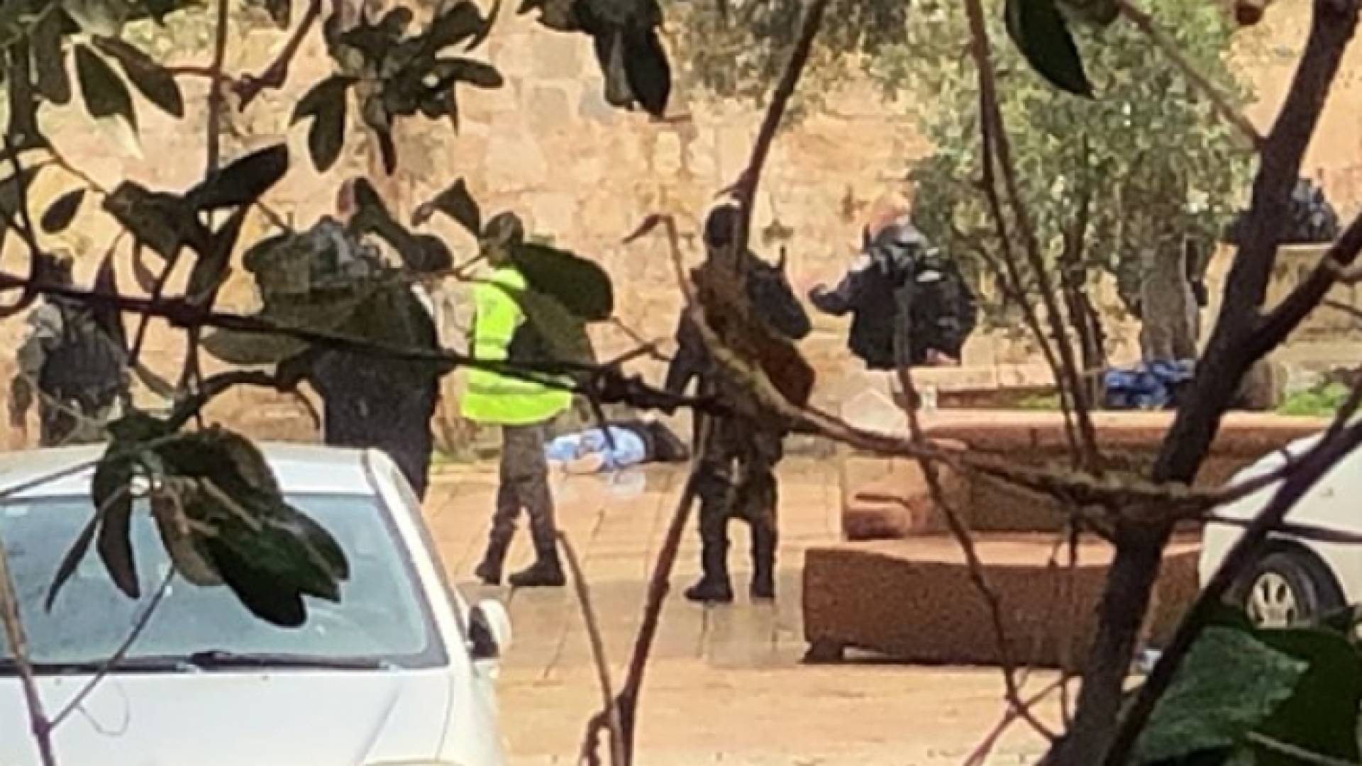 جنود الاحتلال أطلقوا الرصاص بكثافة صوب الشاب