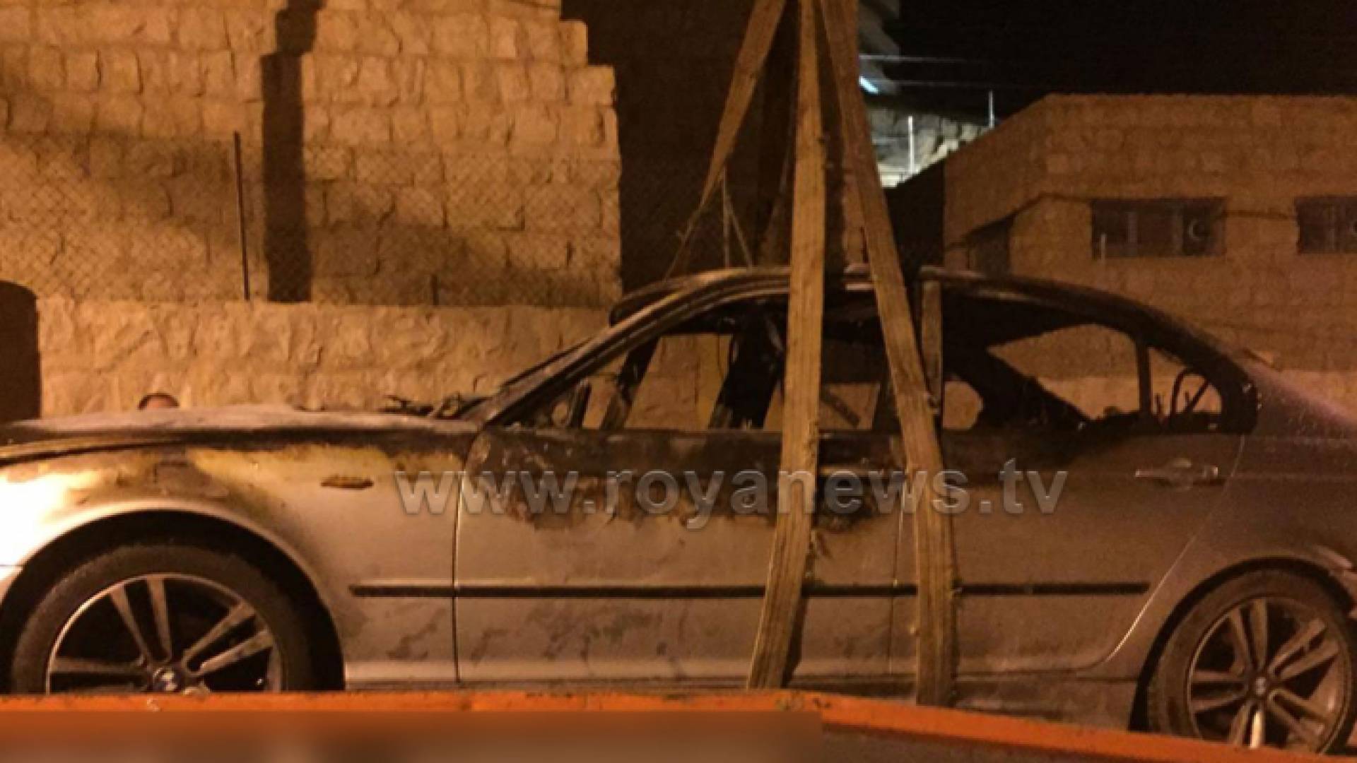 احتراق مركبة في وادي موسى