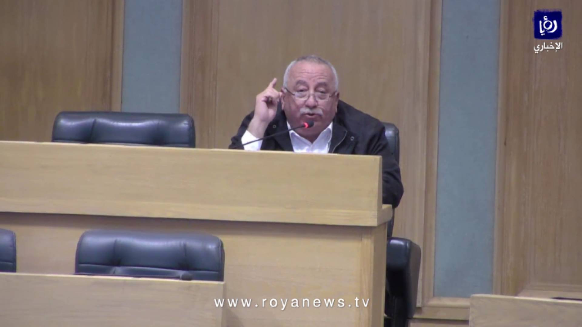 النائب رمضان يقول إن هناك 20 ألف طالب وطالبة في مهب الريح