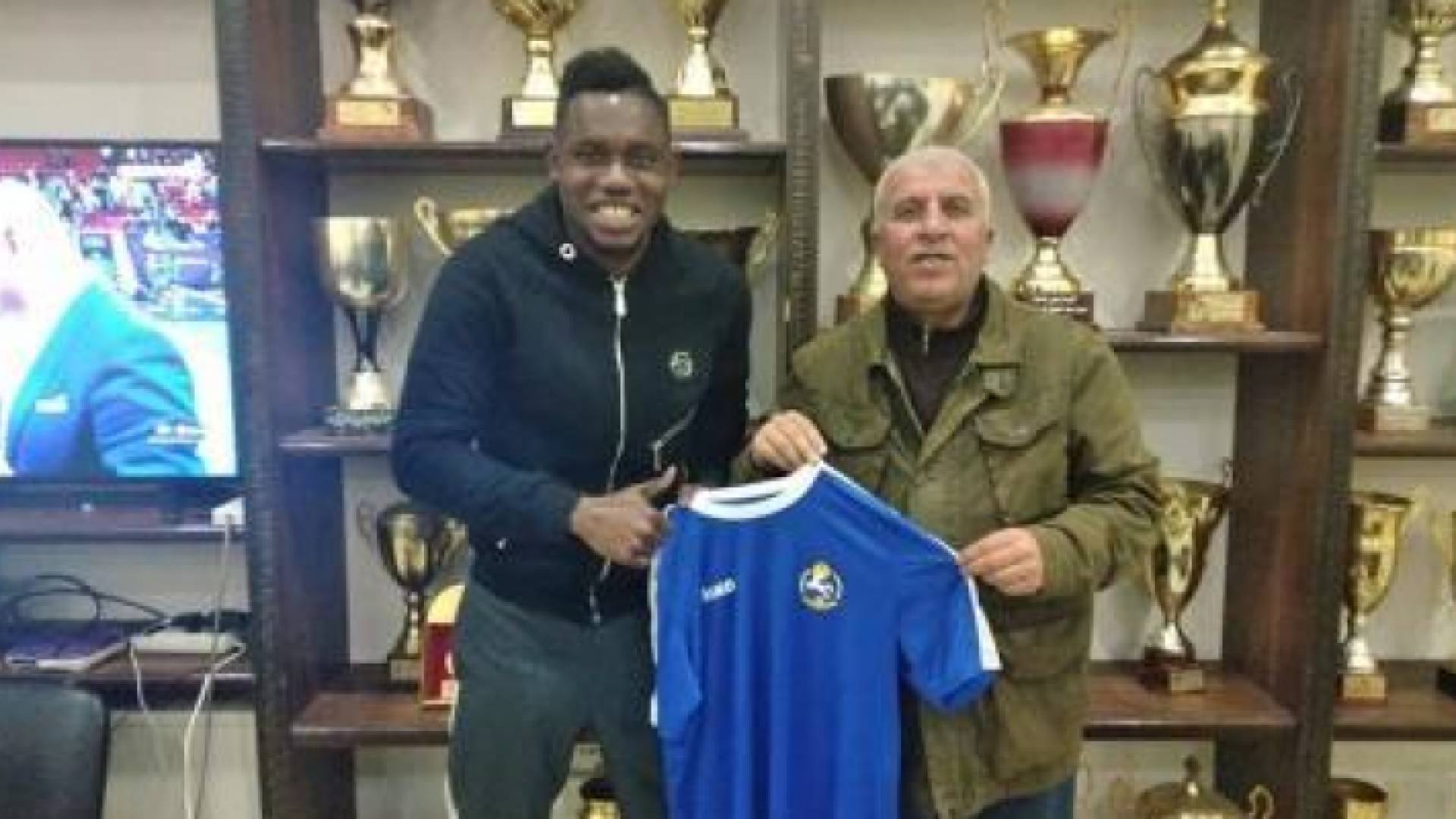 السلط يتعاقد مه المهاجم الكاميروني جوستن