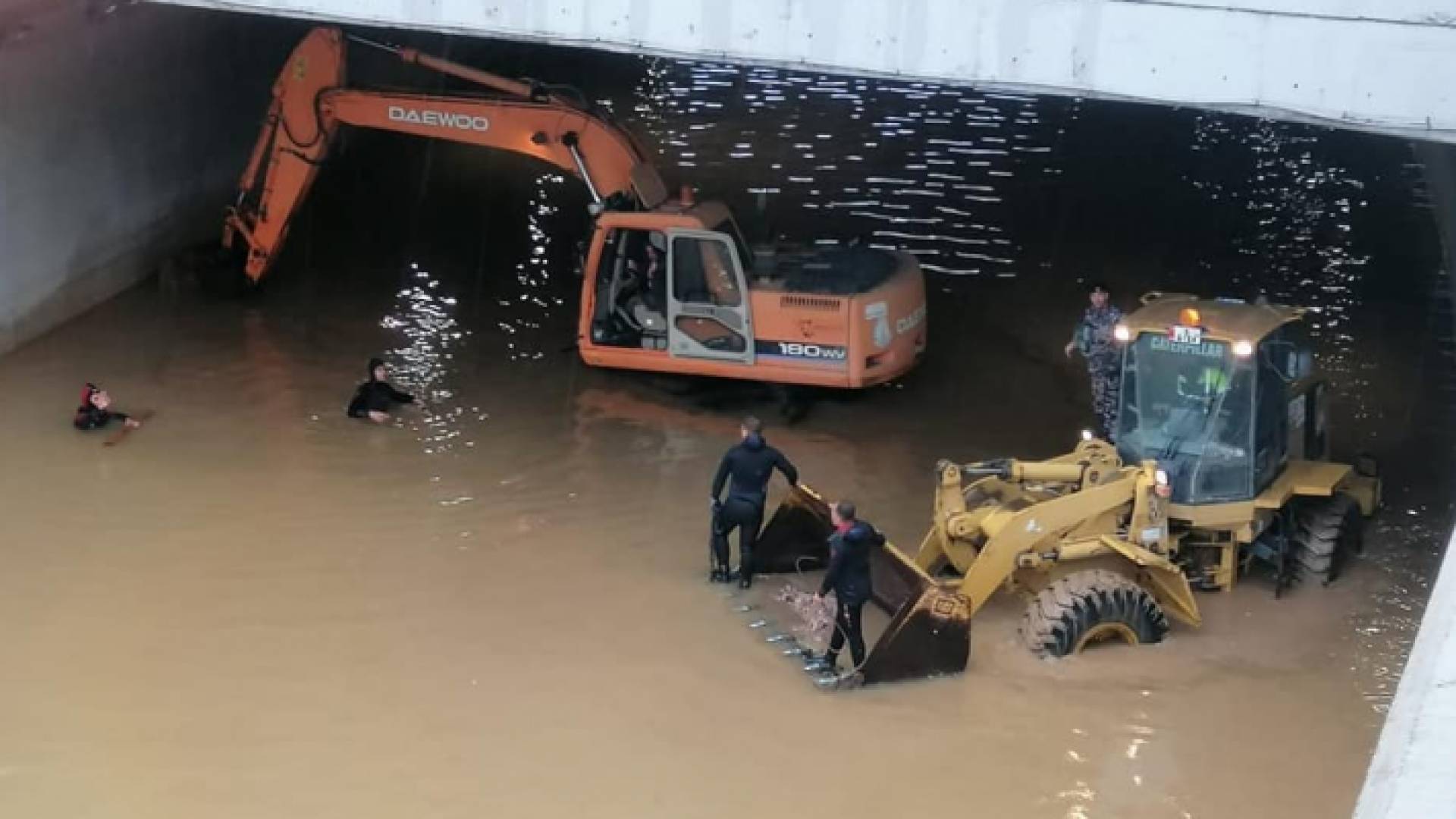 من عمليات فتح النفق