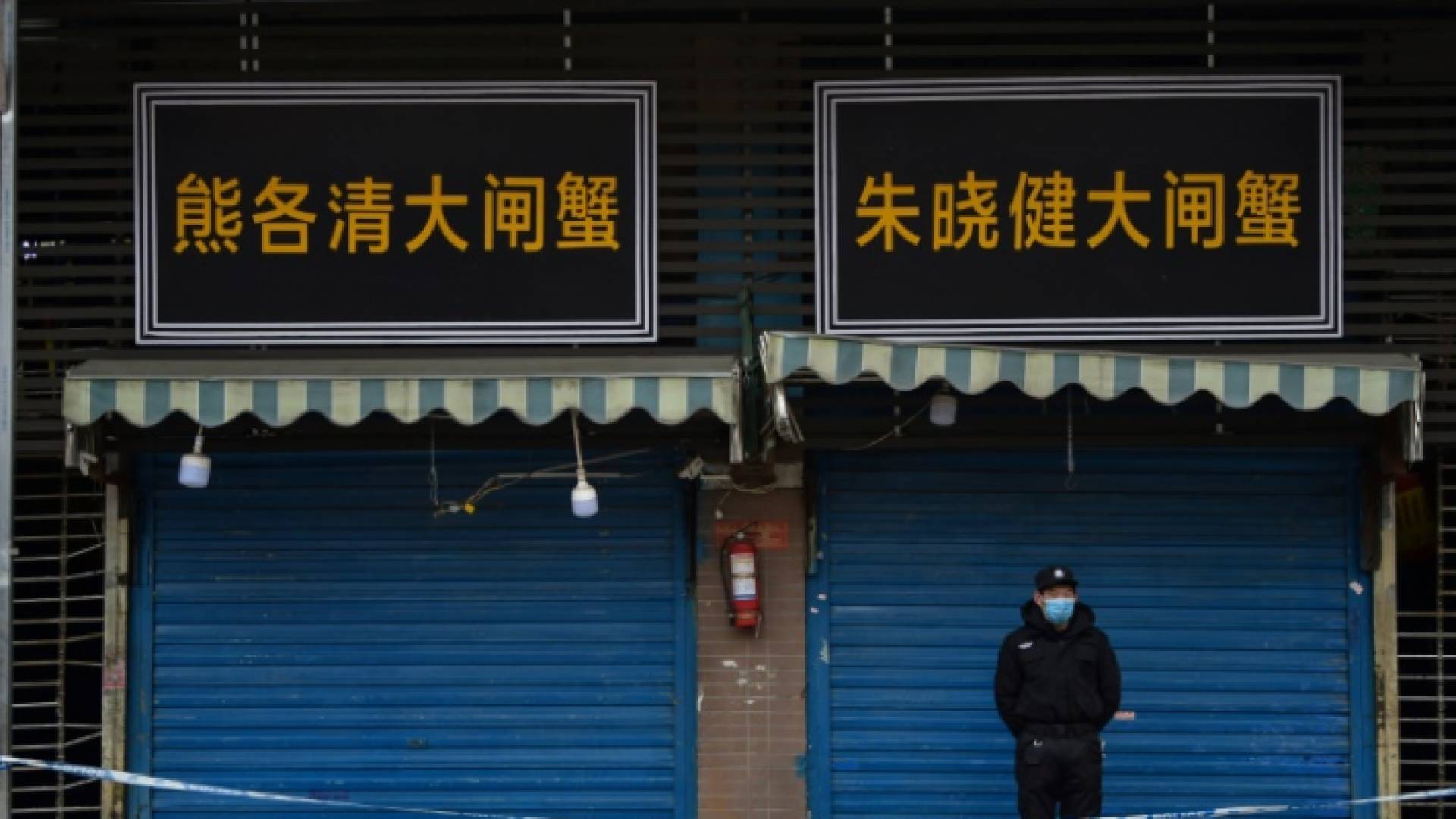 بورصة طوكيو تتراجع 3,3 بالمئة عند الإغلاق في أجواء القلق من كورونا